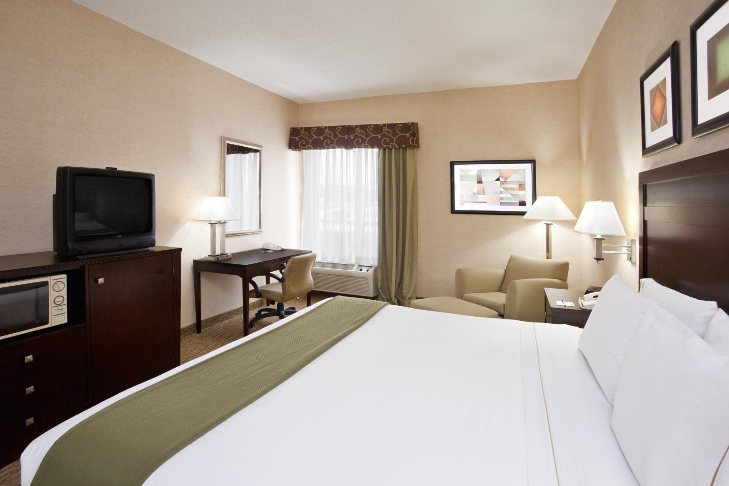 Standard King Room - Photo 2