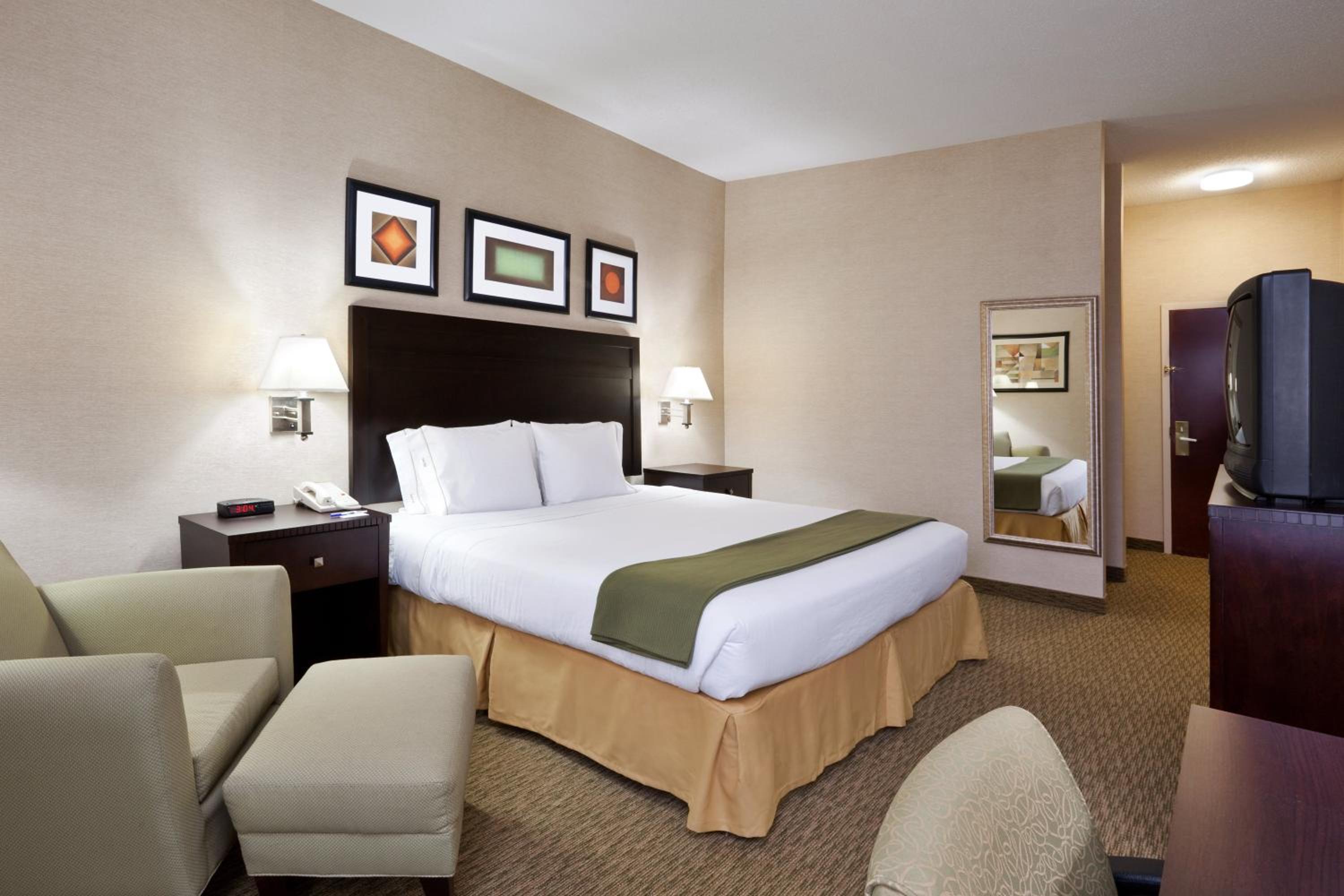 Standard King Room - Photo 3