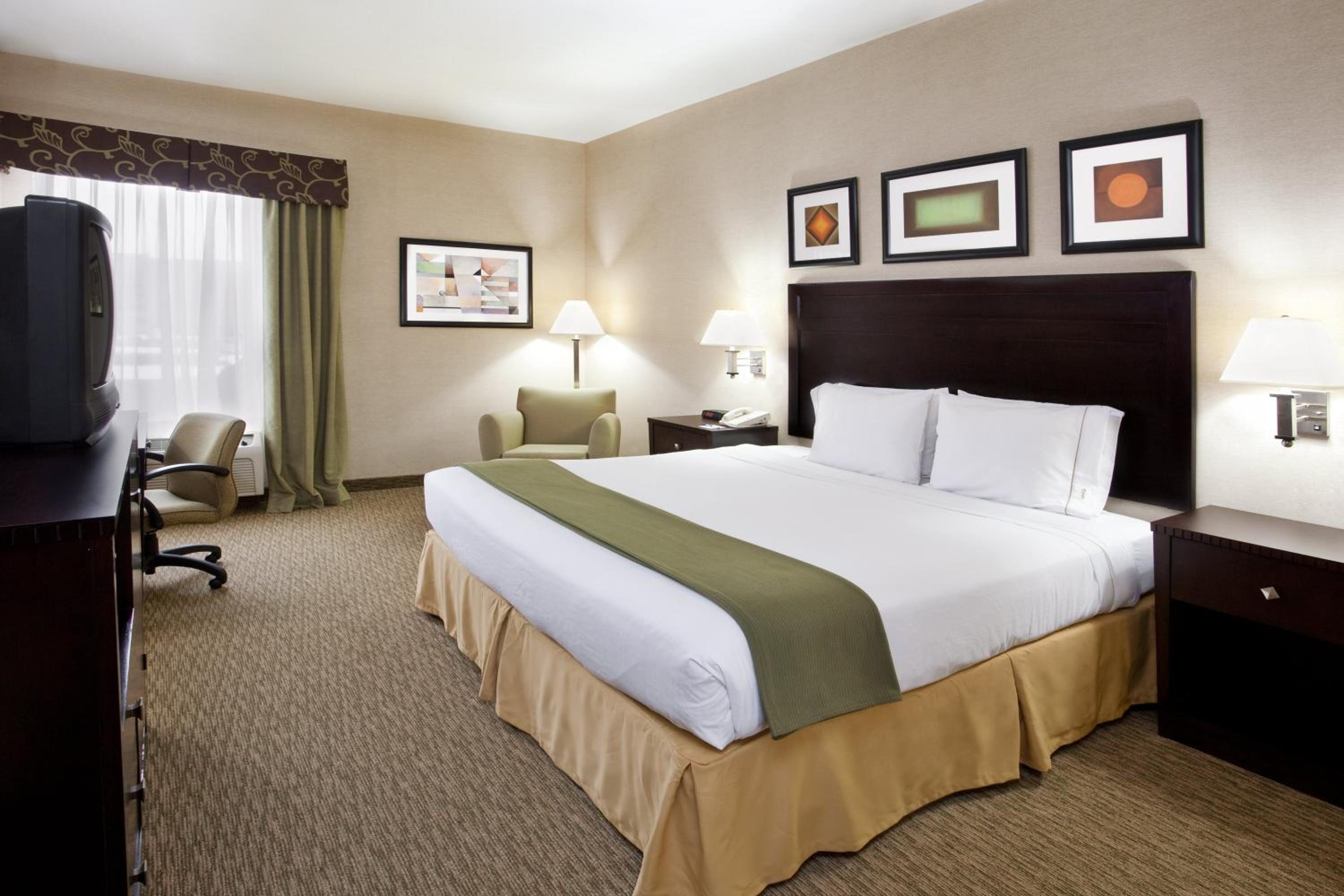 Standard King Room - Photo 1