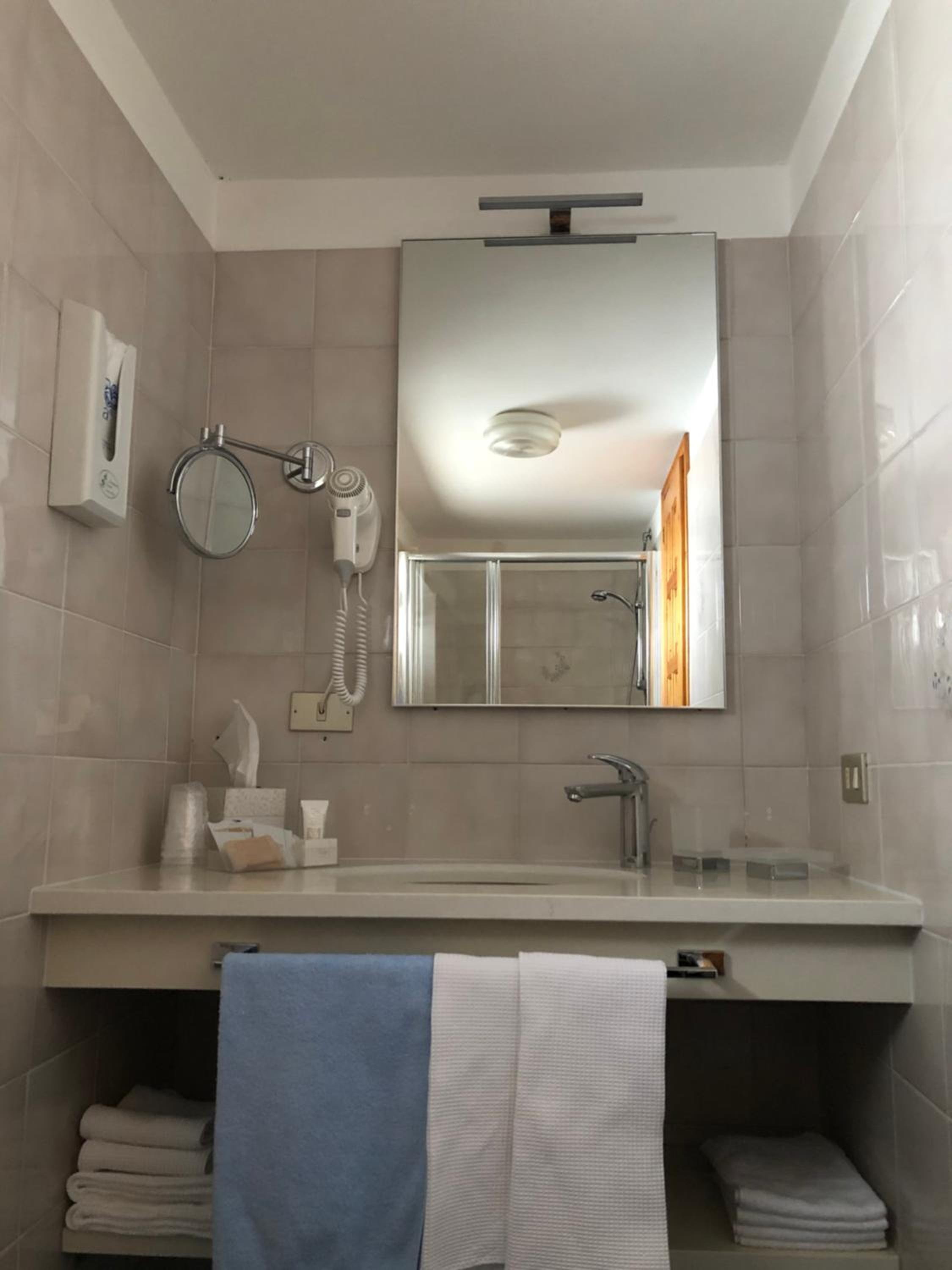 Large Double or Twin Room photo 3