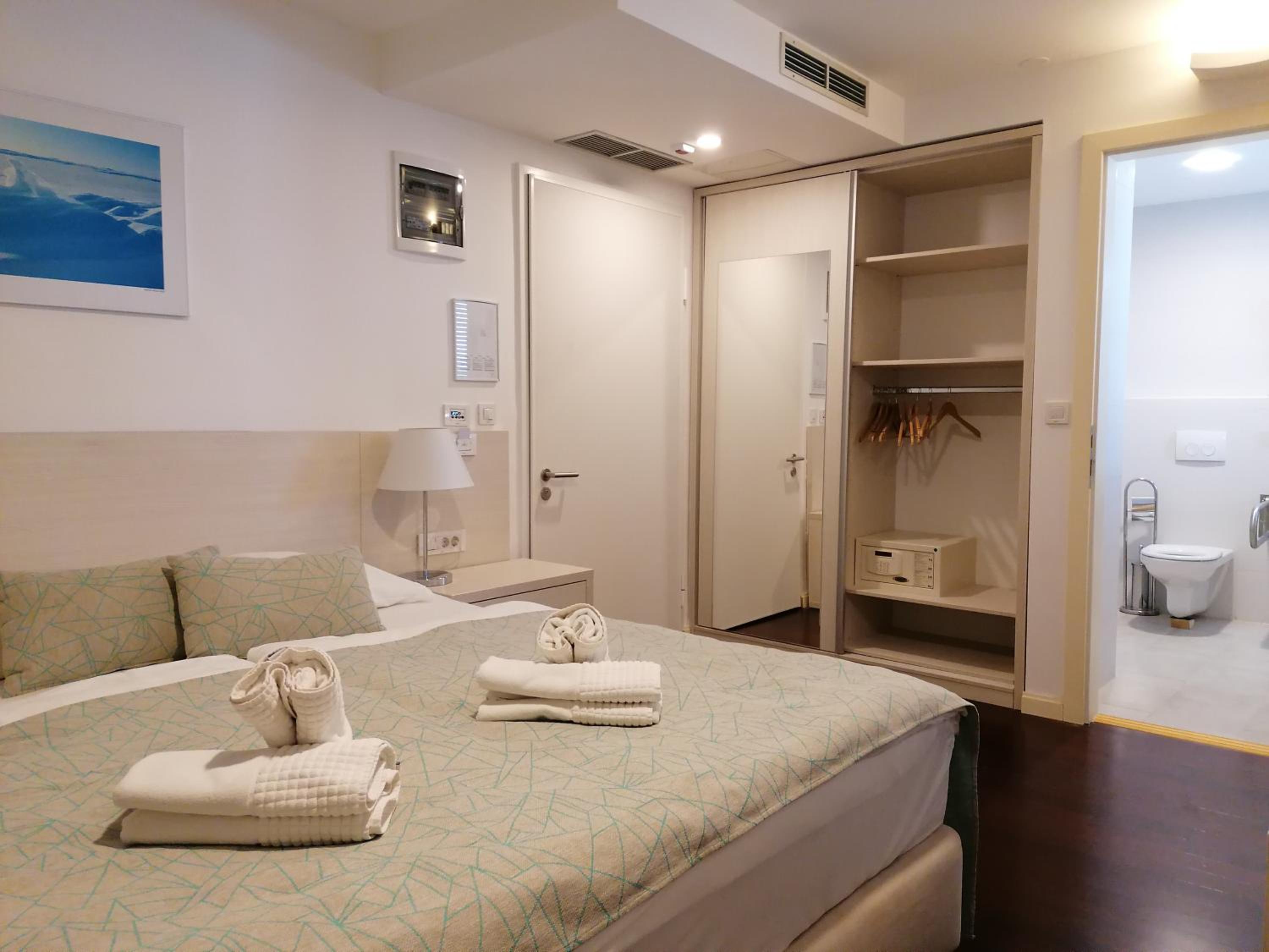Double Room - Disability Access photo 3