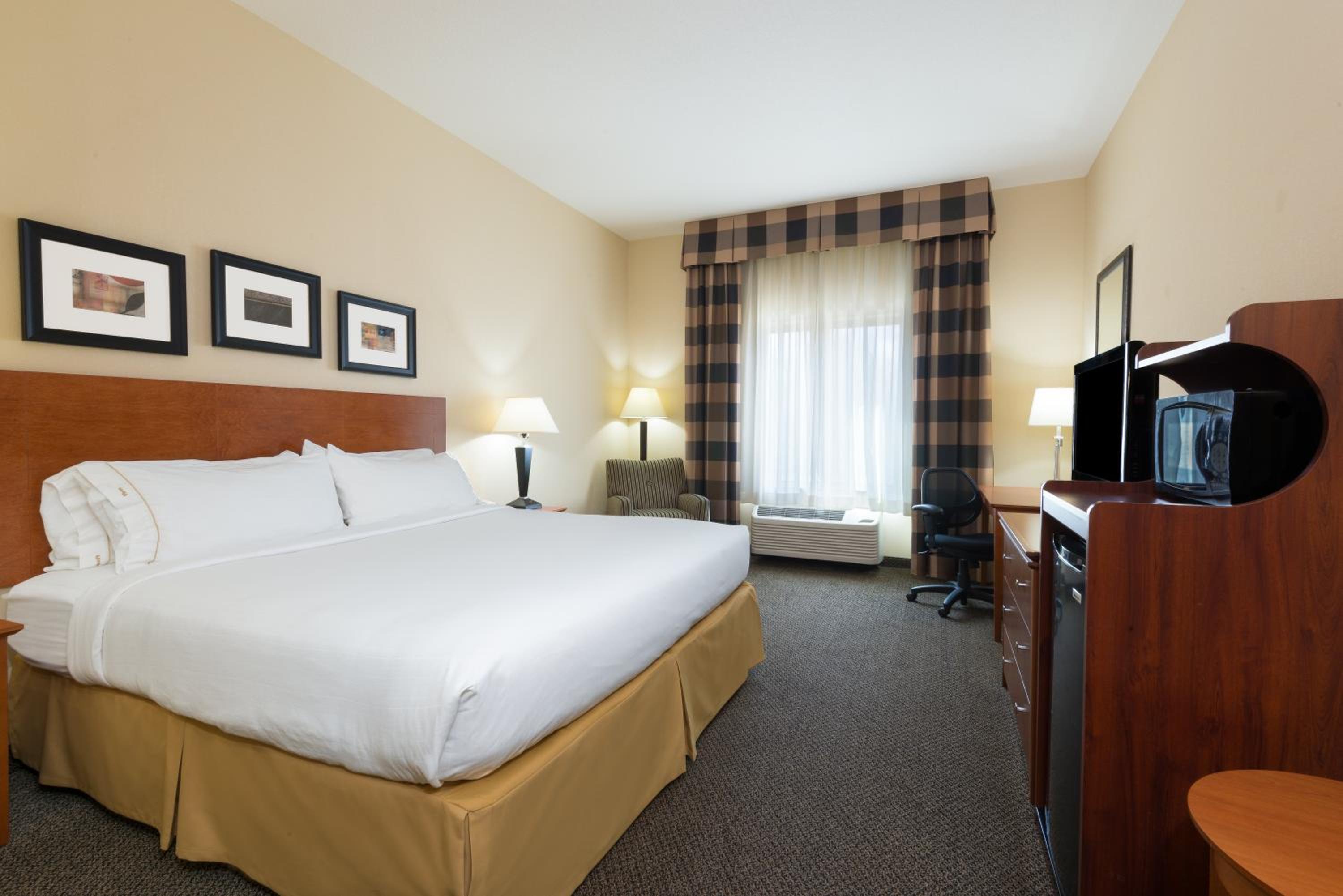 Standard King Room - Photo 4