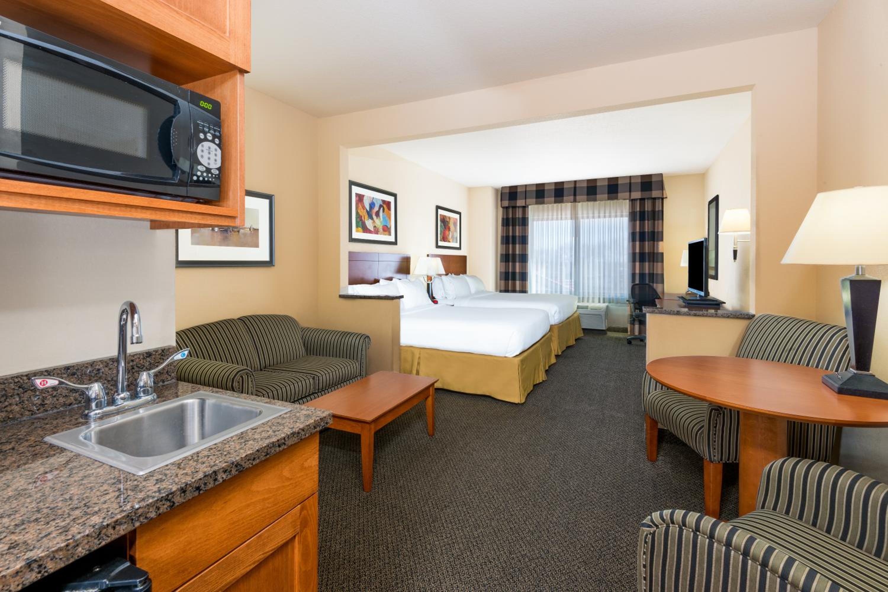 Suite with Two Queen Beds - Photo 1