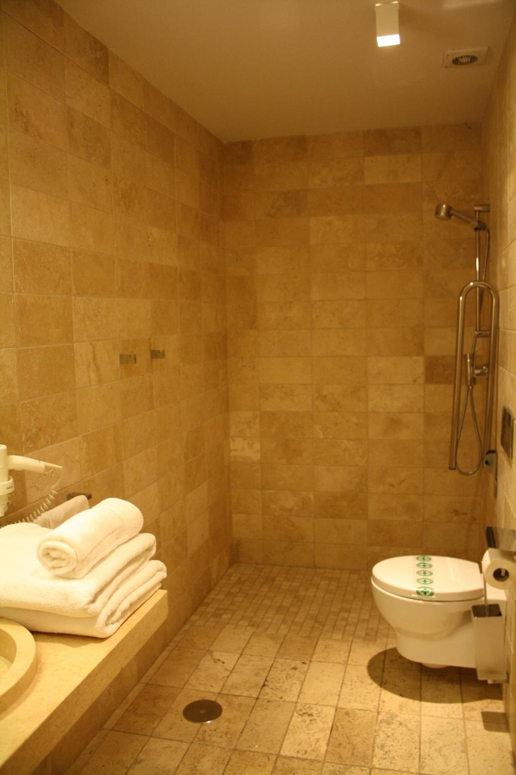 Double Room - Disability Access photo 2