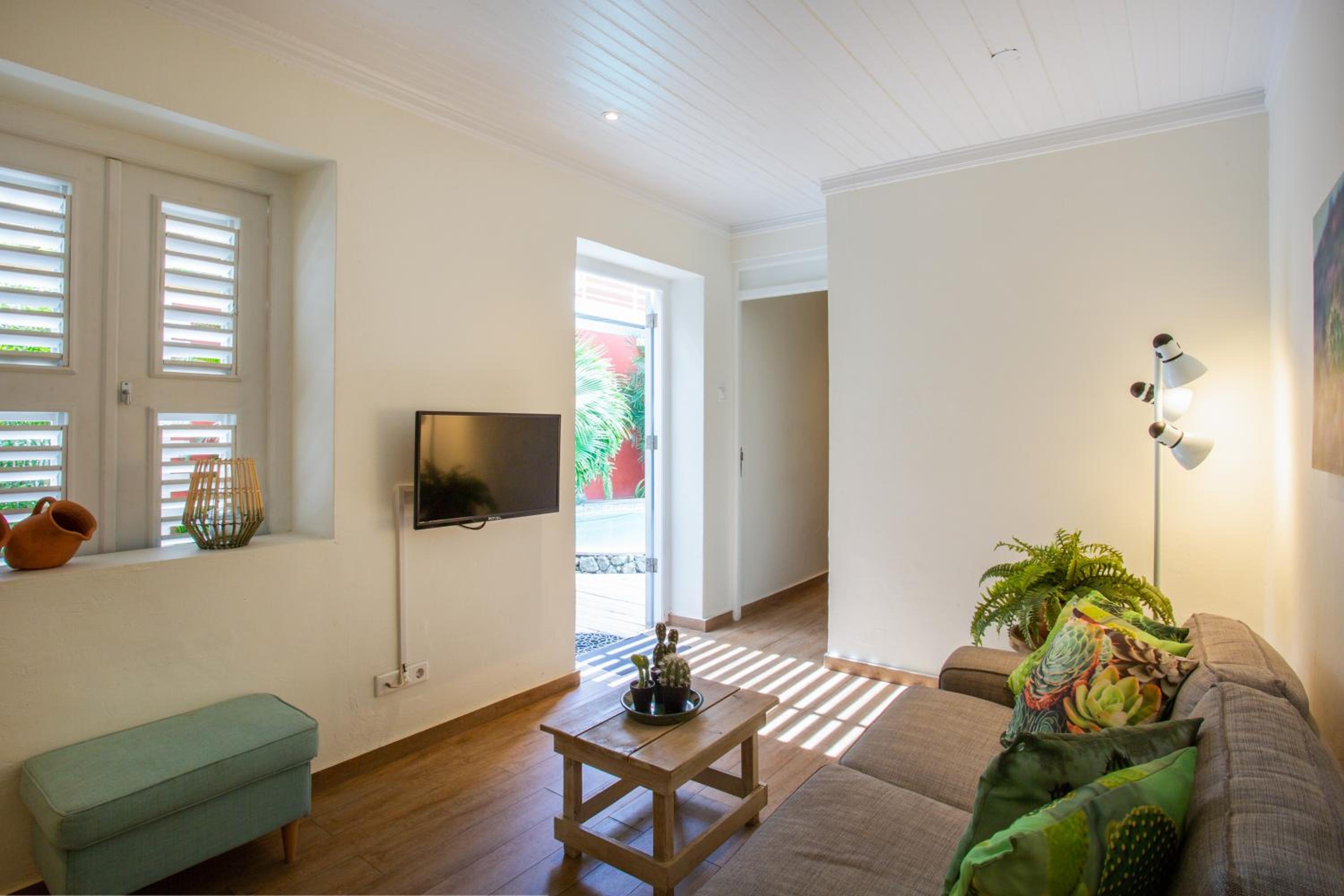 Cozy 1-bedroom Apartment ground floor