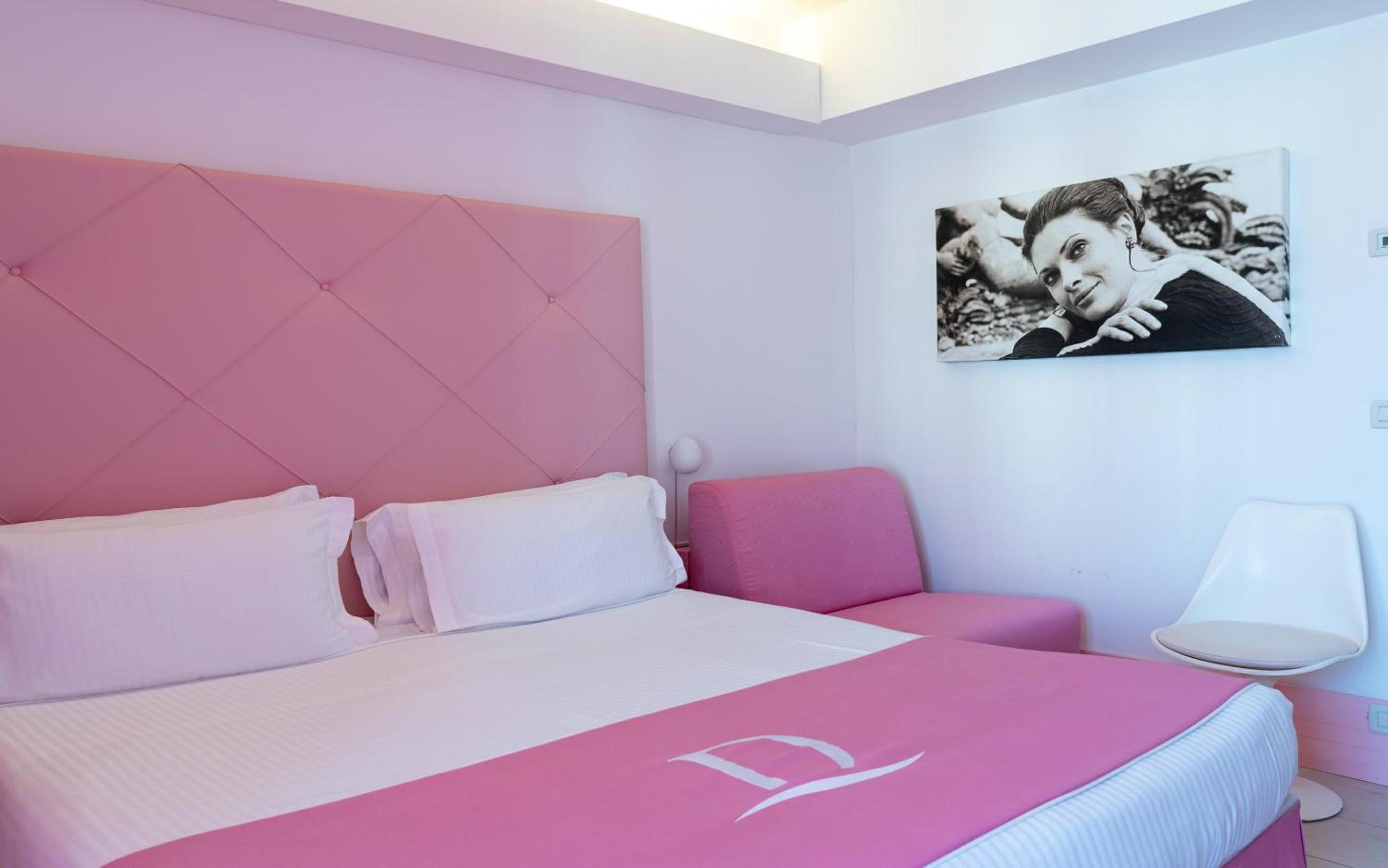 Classic Double Room with Internal View - Photo 7