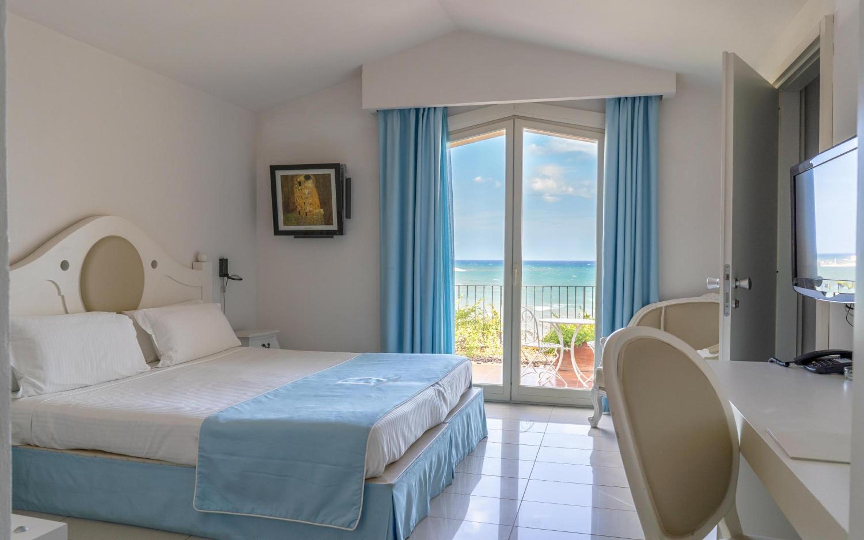 Prestige Double Room with Sea View - Photo 2