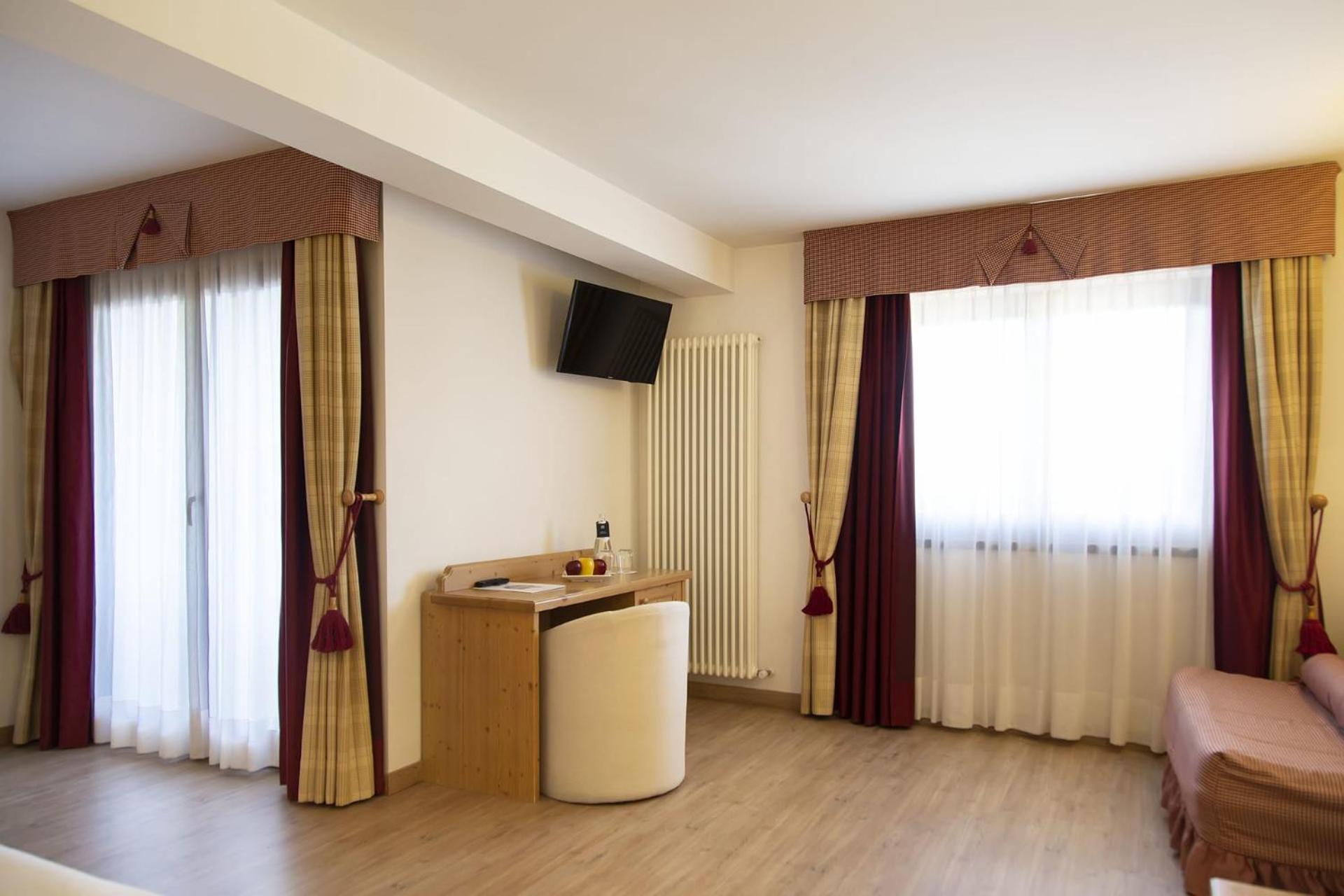Superior Triple Room photo 2