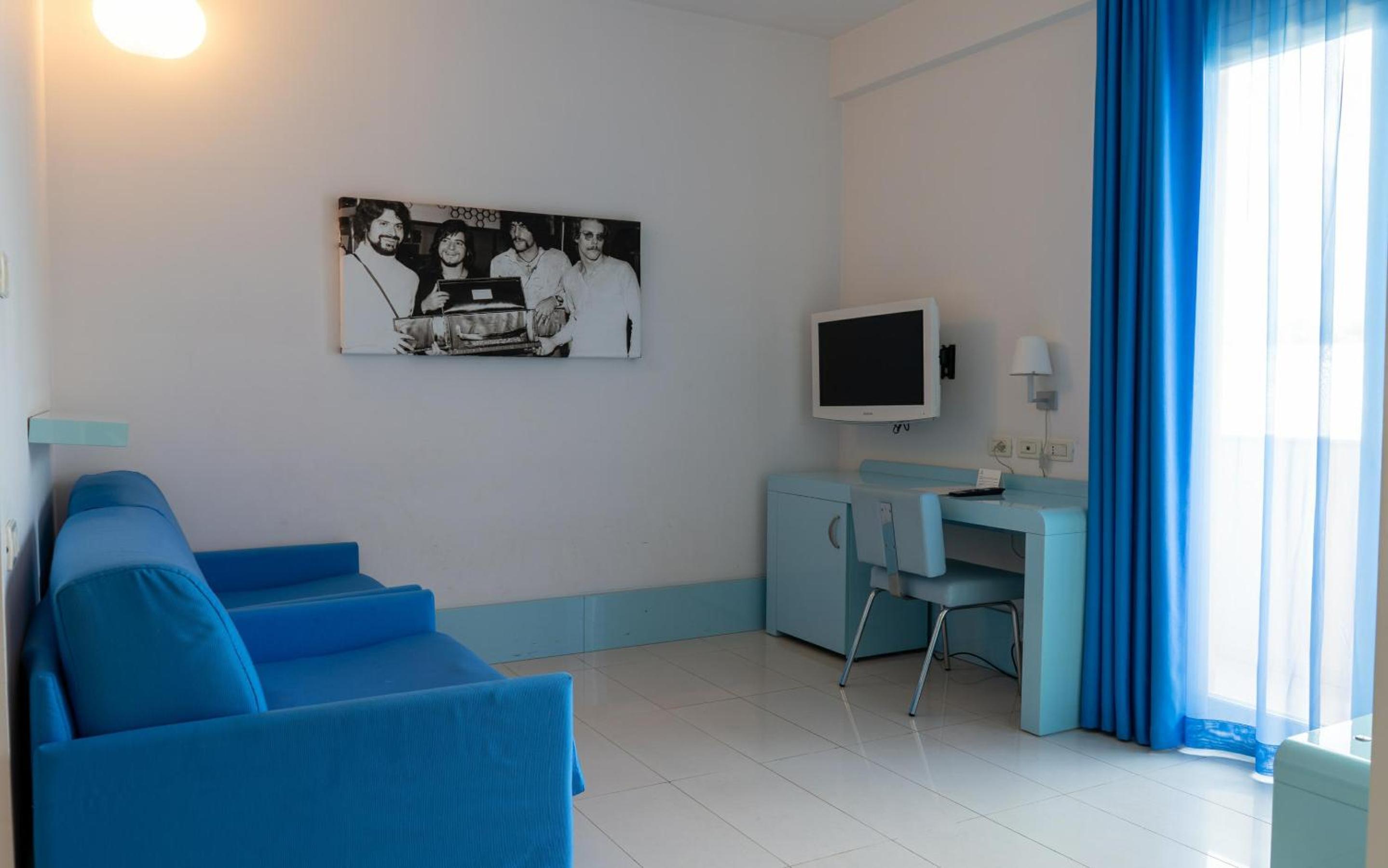 Junior Suite with Sea View - Photo 8