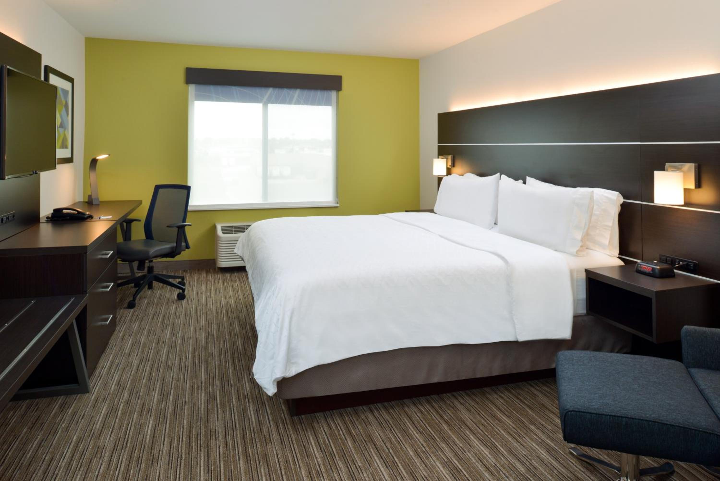 Standard King Room with Extra Space - Photo 2