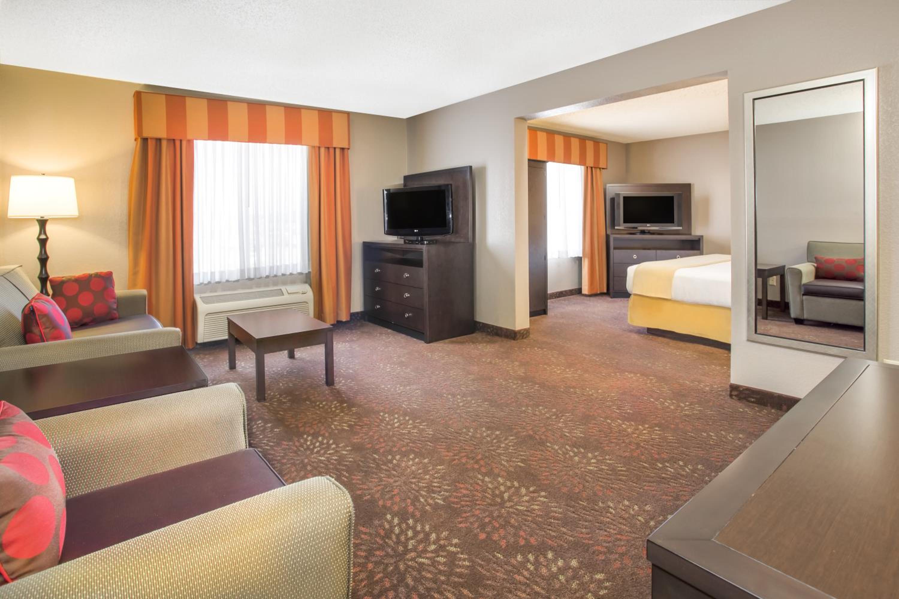 King Suite - Photo 2