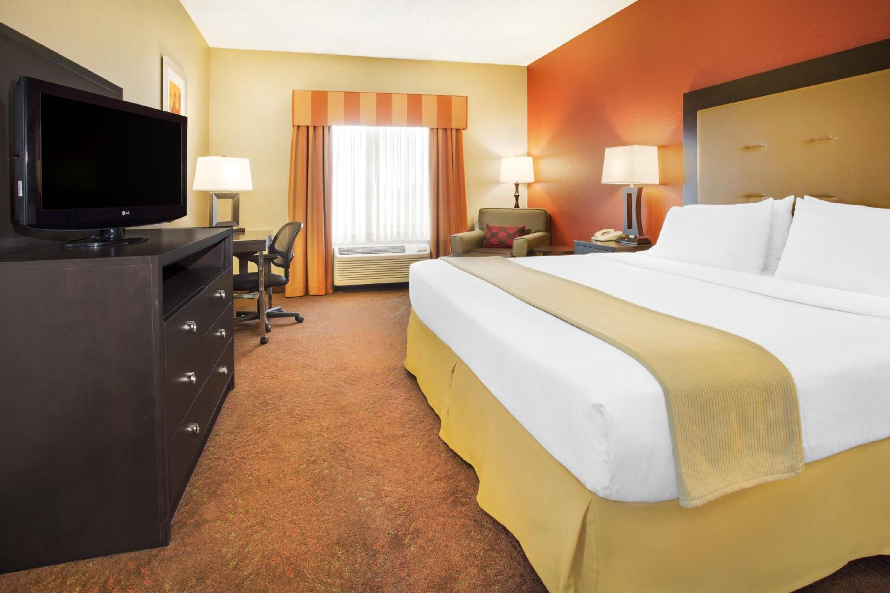 Standard King Room - Photo 2