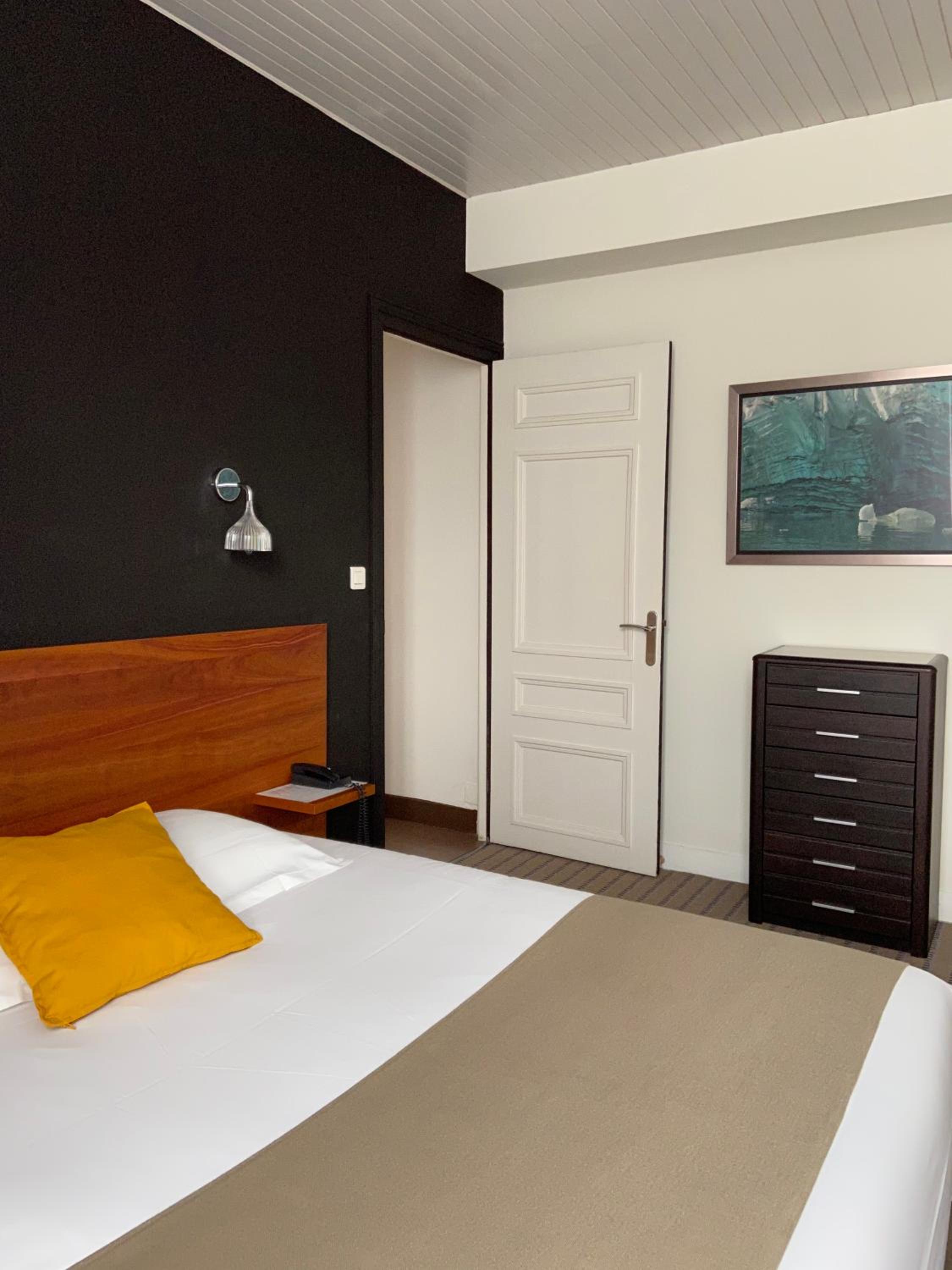 Double/Twin Room with Courtyard view photo 3