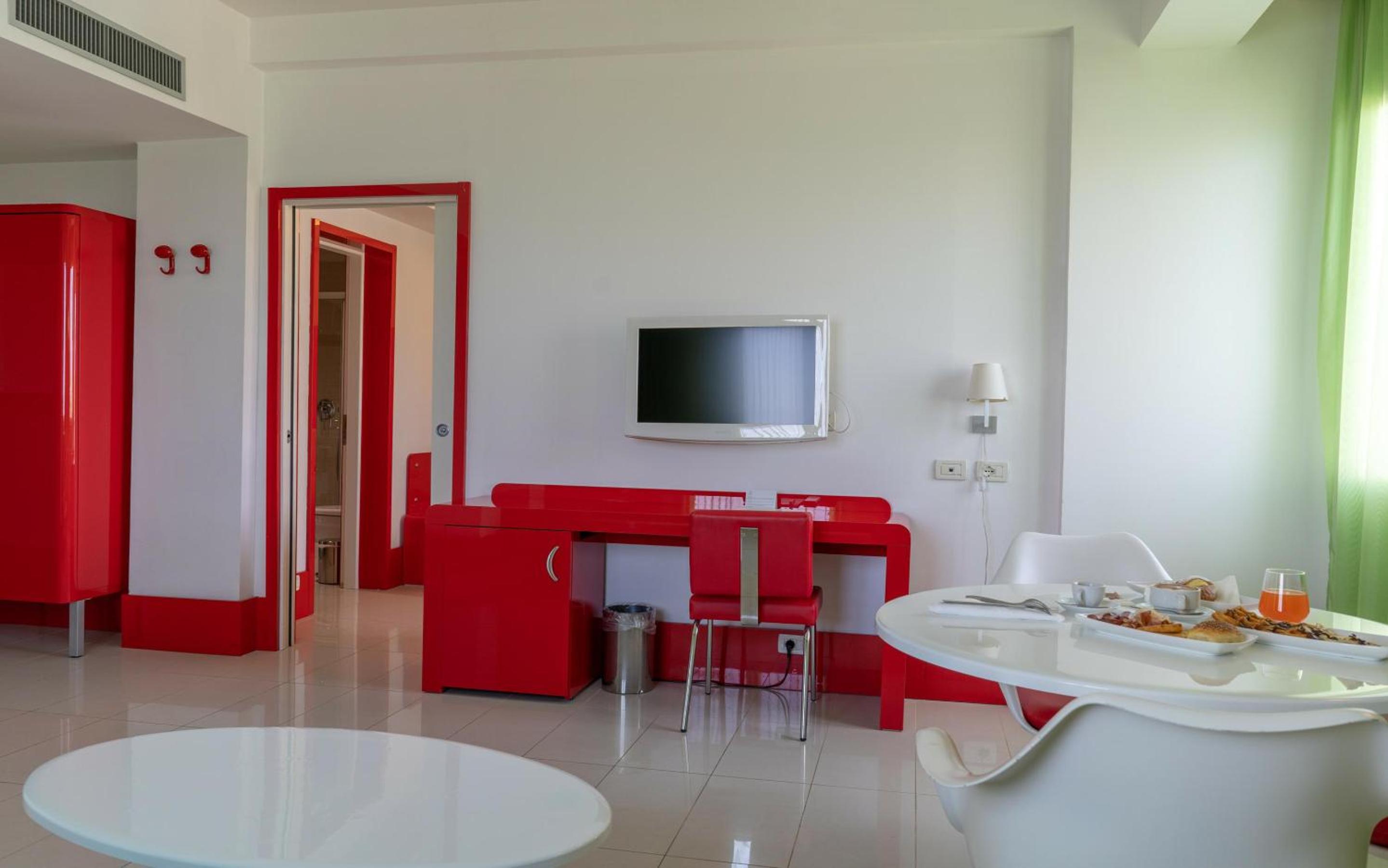 Junior Suite with Sea View - Photo 4