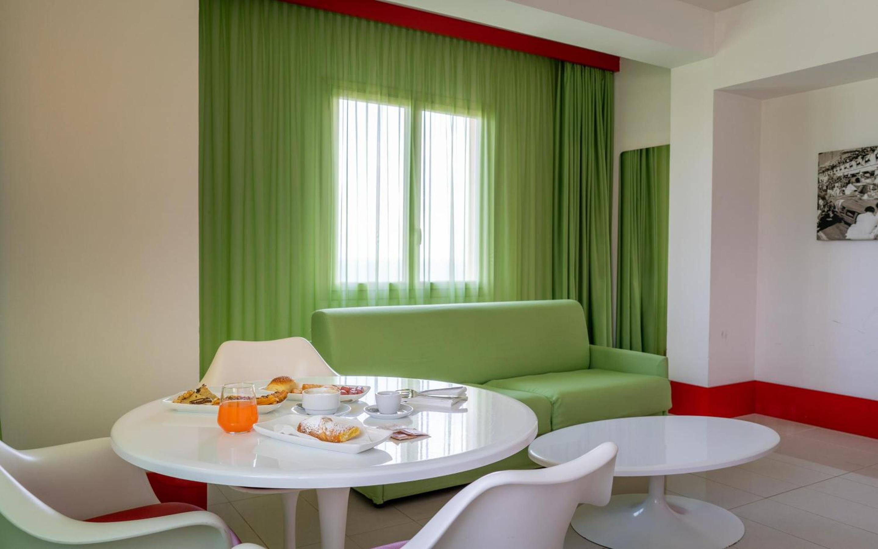 Junior Suite with Sea View - Photo 3