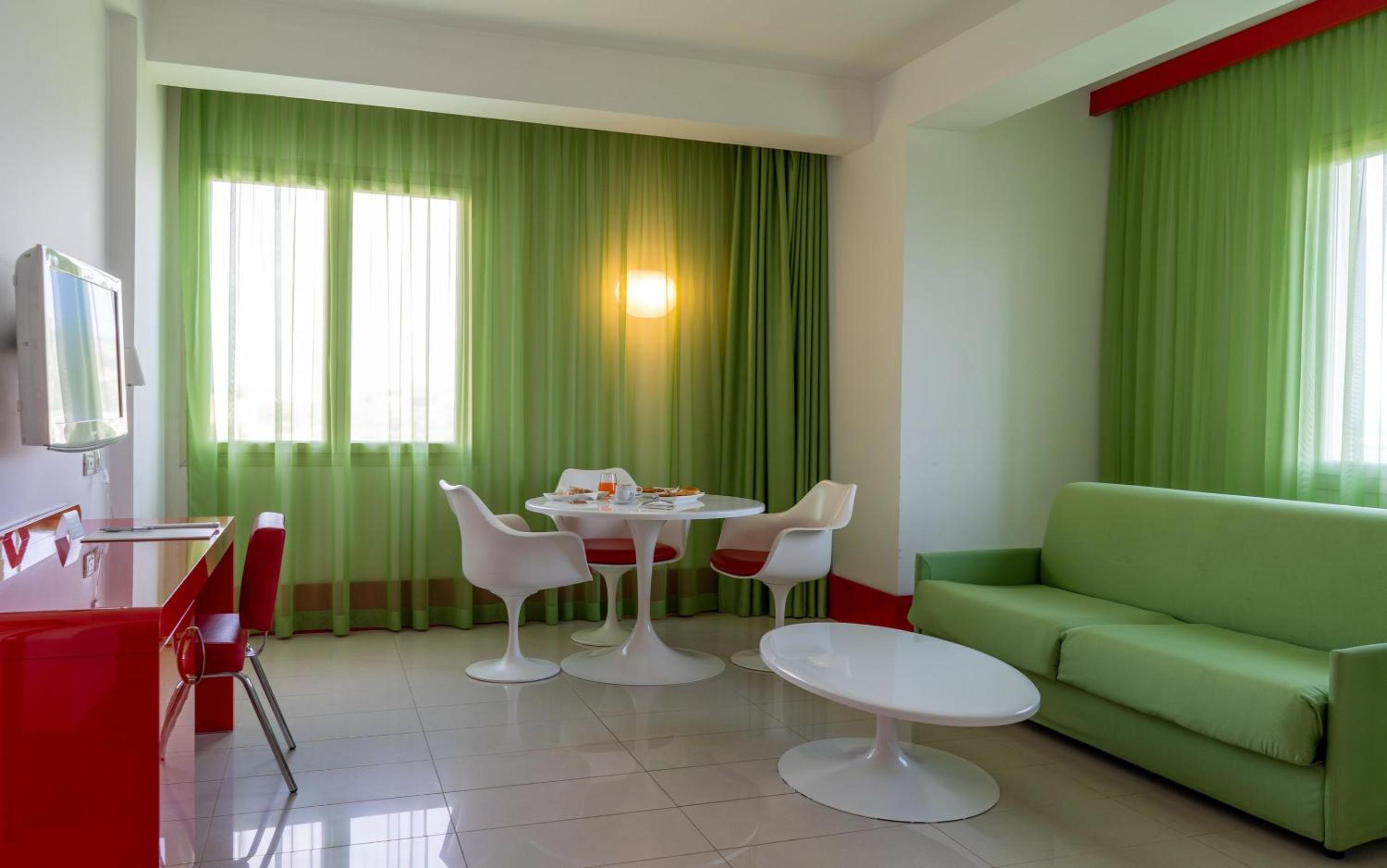 Junior Suite with Sea View - Photo 2