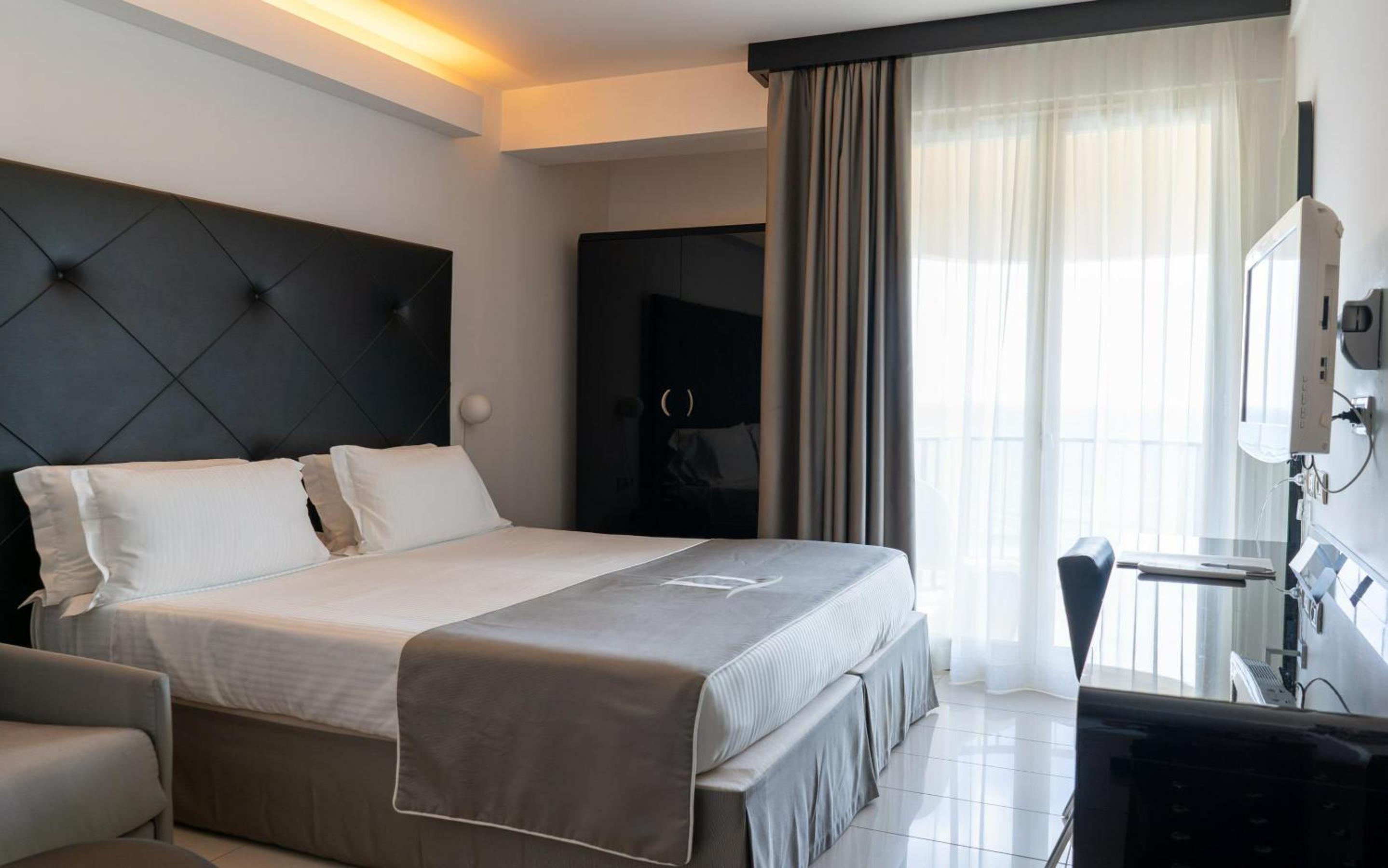 Classic Double Room with Internal View - Photo 2