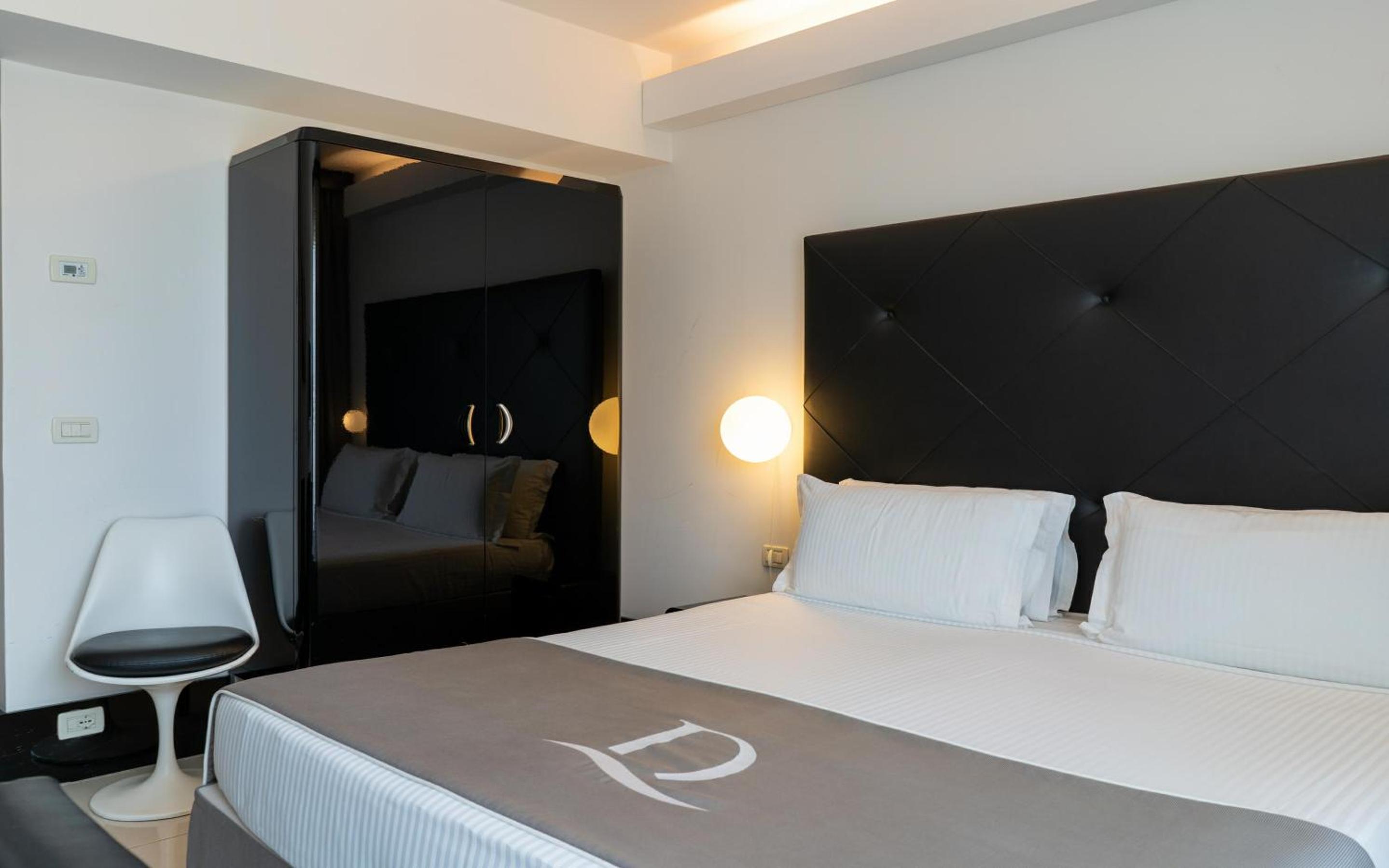 Classic Double Room with Internal View - Photo 9