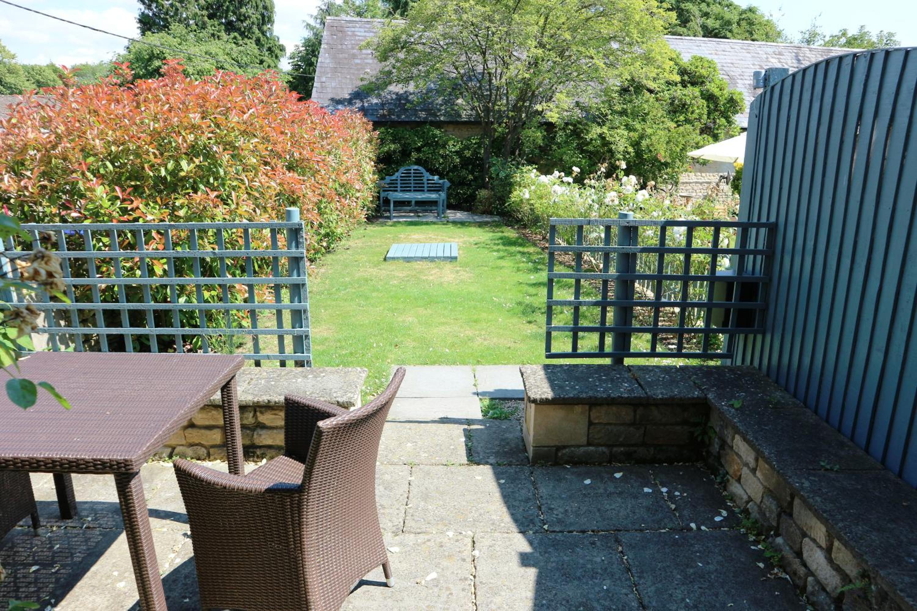Standard Double Room with Garden View - Photo 4