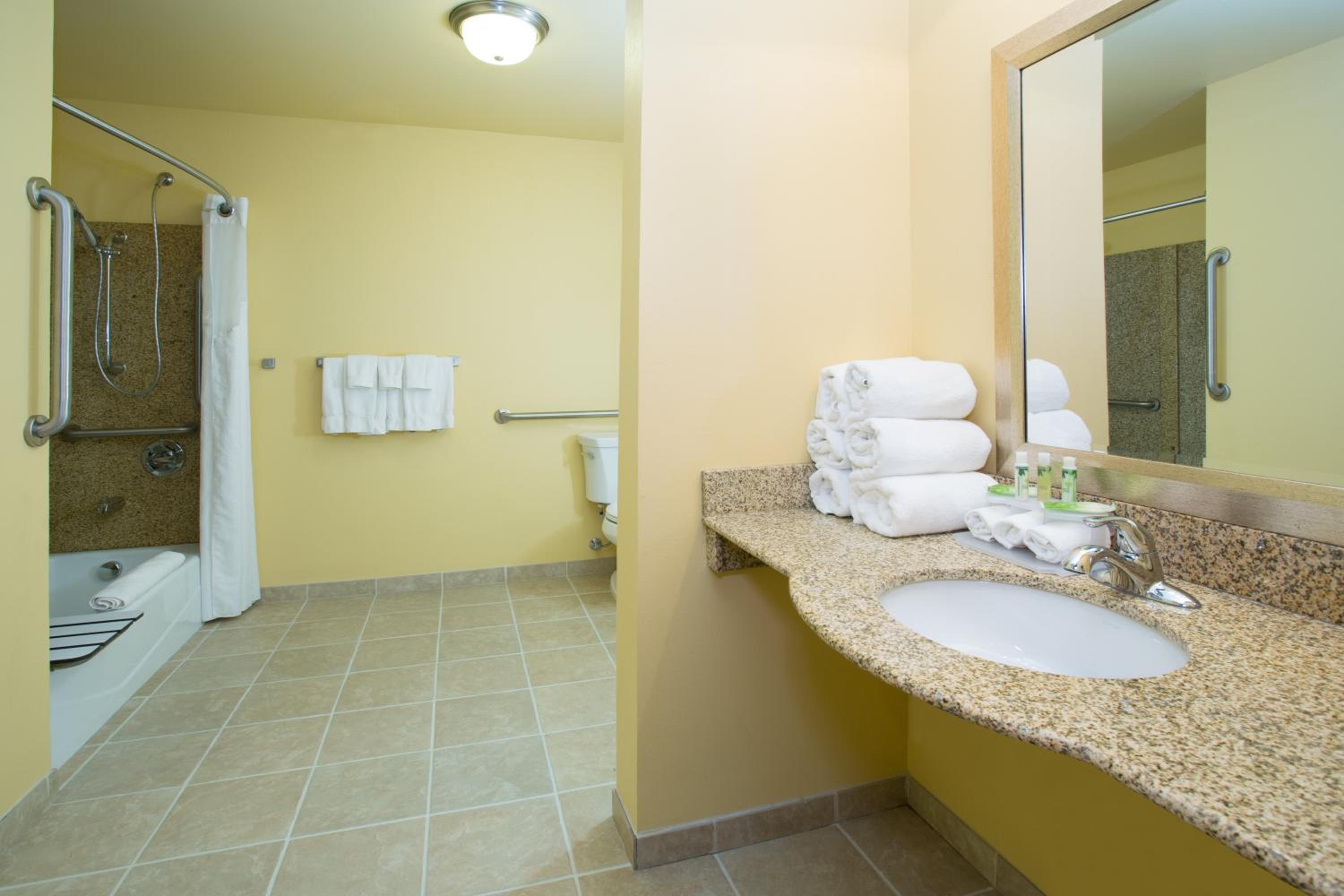 Deluxe Suite - Photo 2