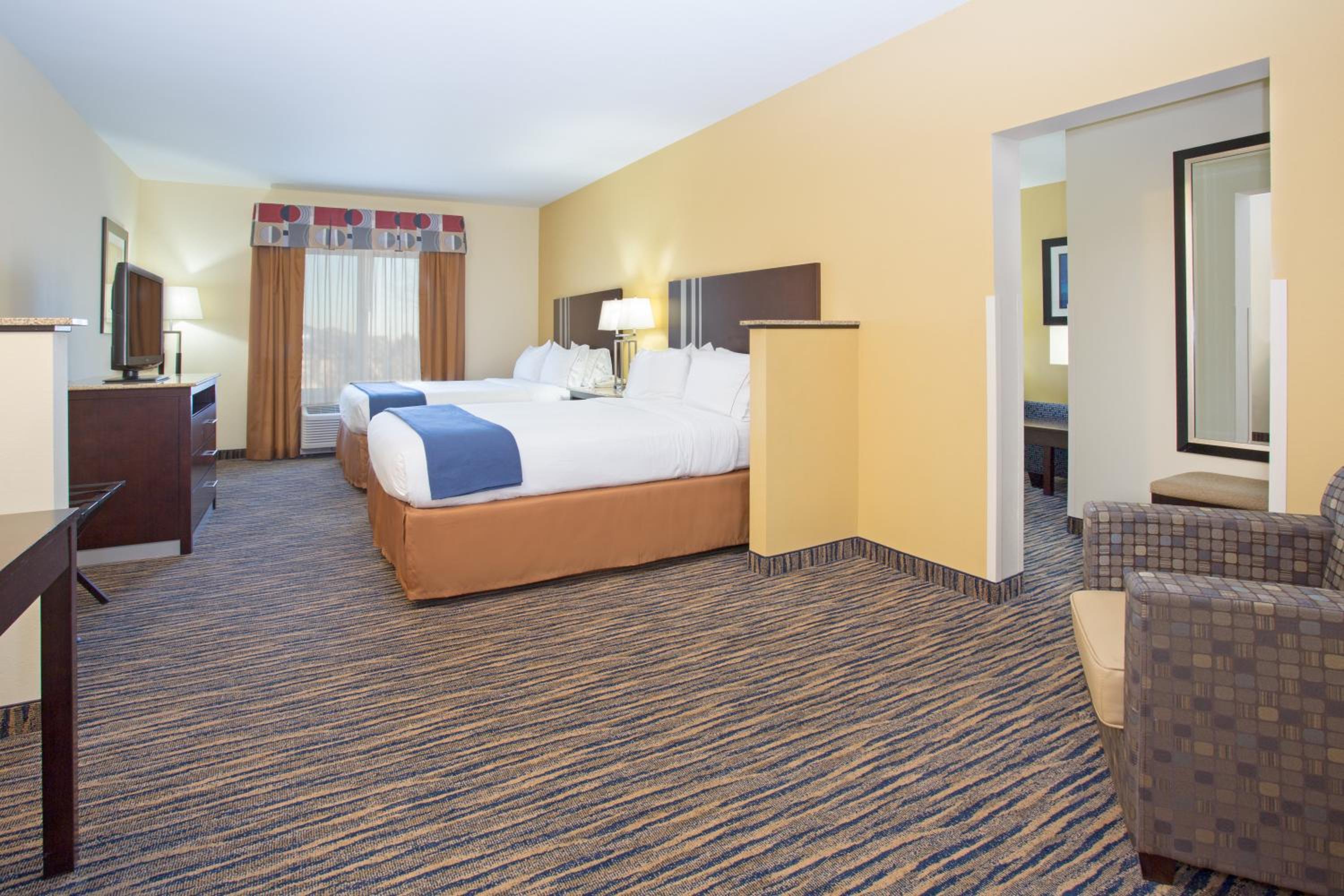 Two-Bedroom Suite with Three Queen Beds - Photo 1