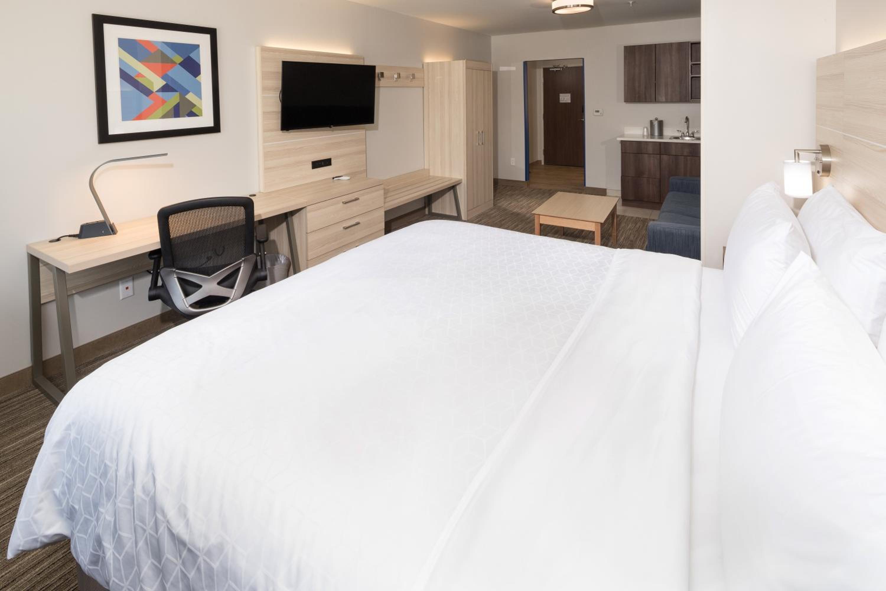 King Suite with Sofa Bed - Communication Accessible photo 3