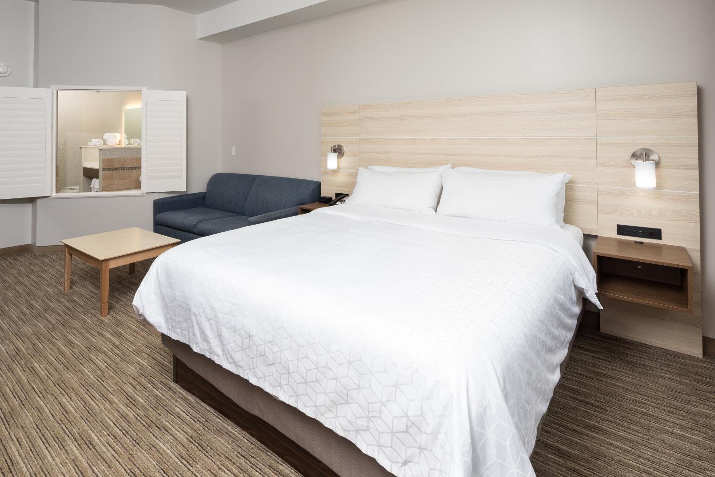 King Suite with Sofa Bed photo 3
