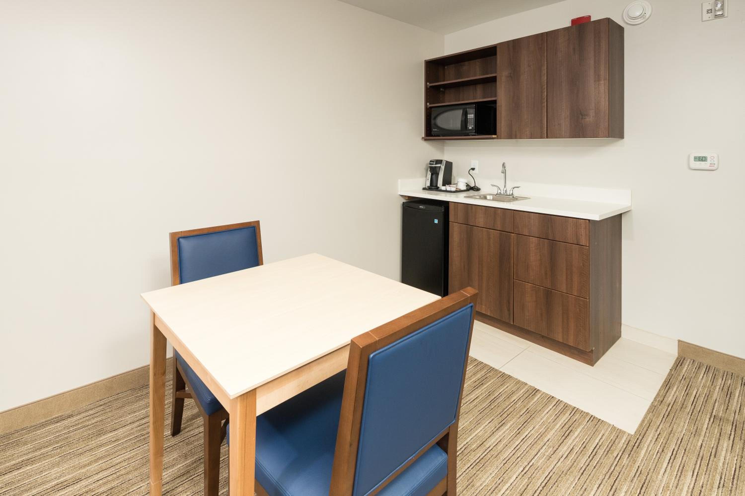 Queen Suite with Two Queen Beds and Sofa Bed photo 2