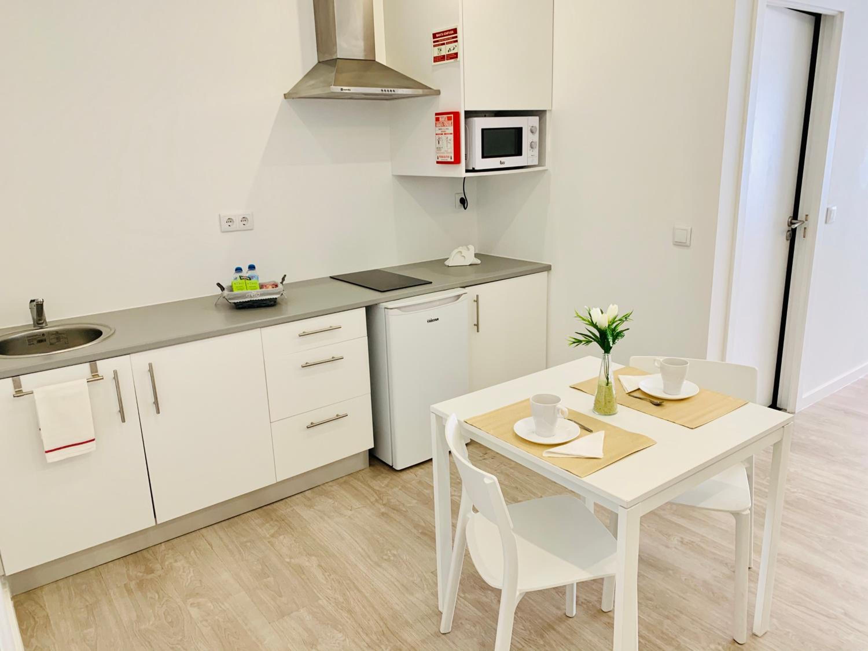 Large Double Or Twin Room - Photo 9