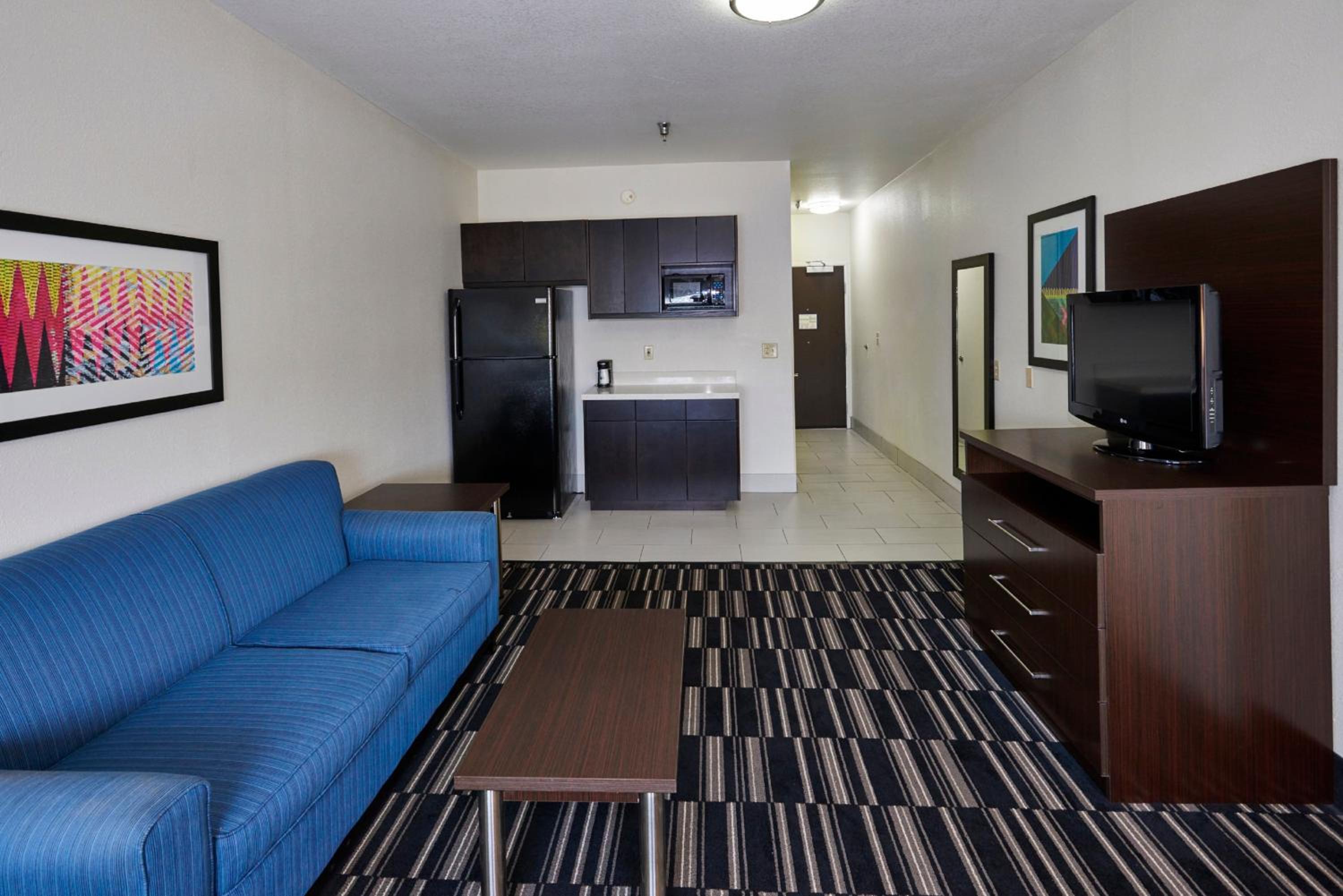One-Bedroom Suite with Sofa Bed