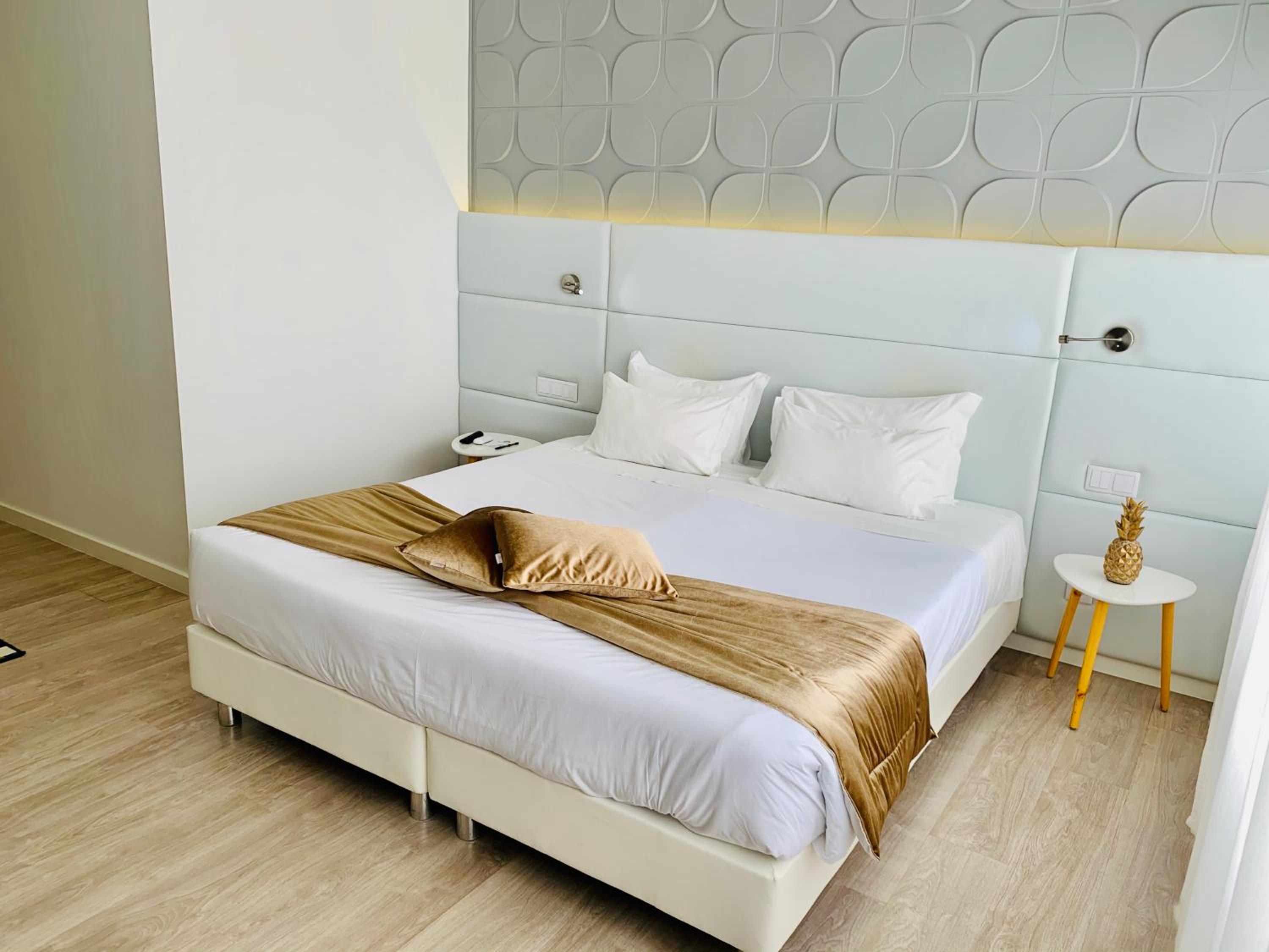 Large Double Or Twin Room - Photo 1