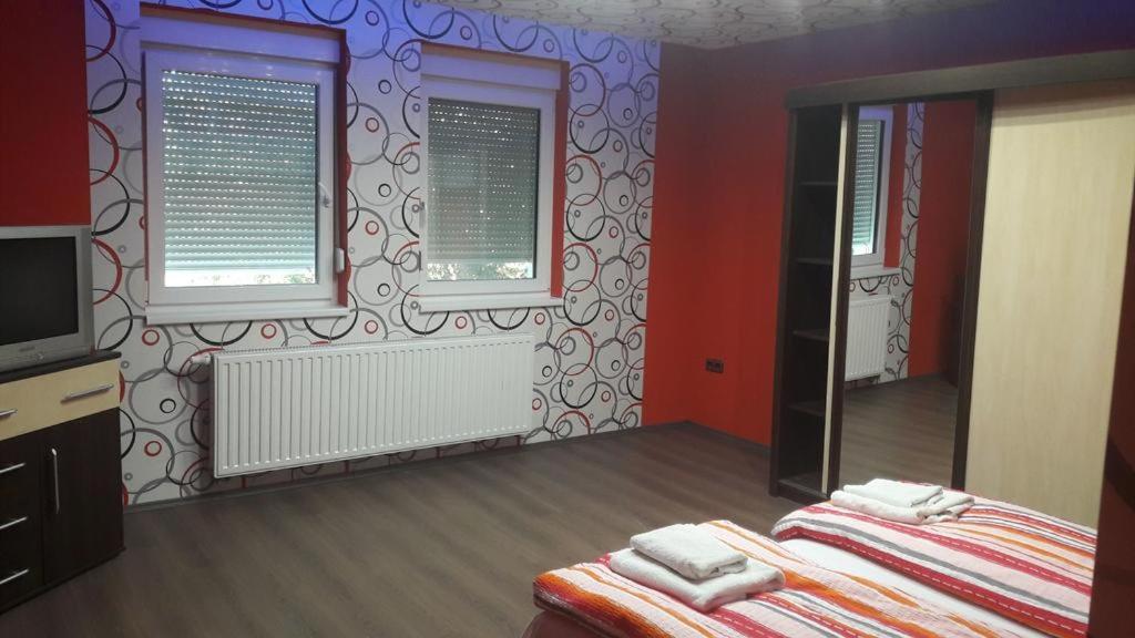 Three-Bedroom House photo 2