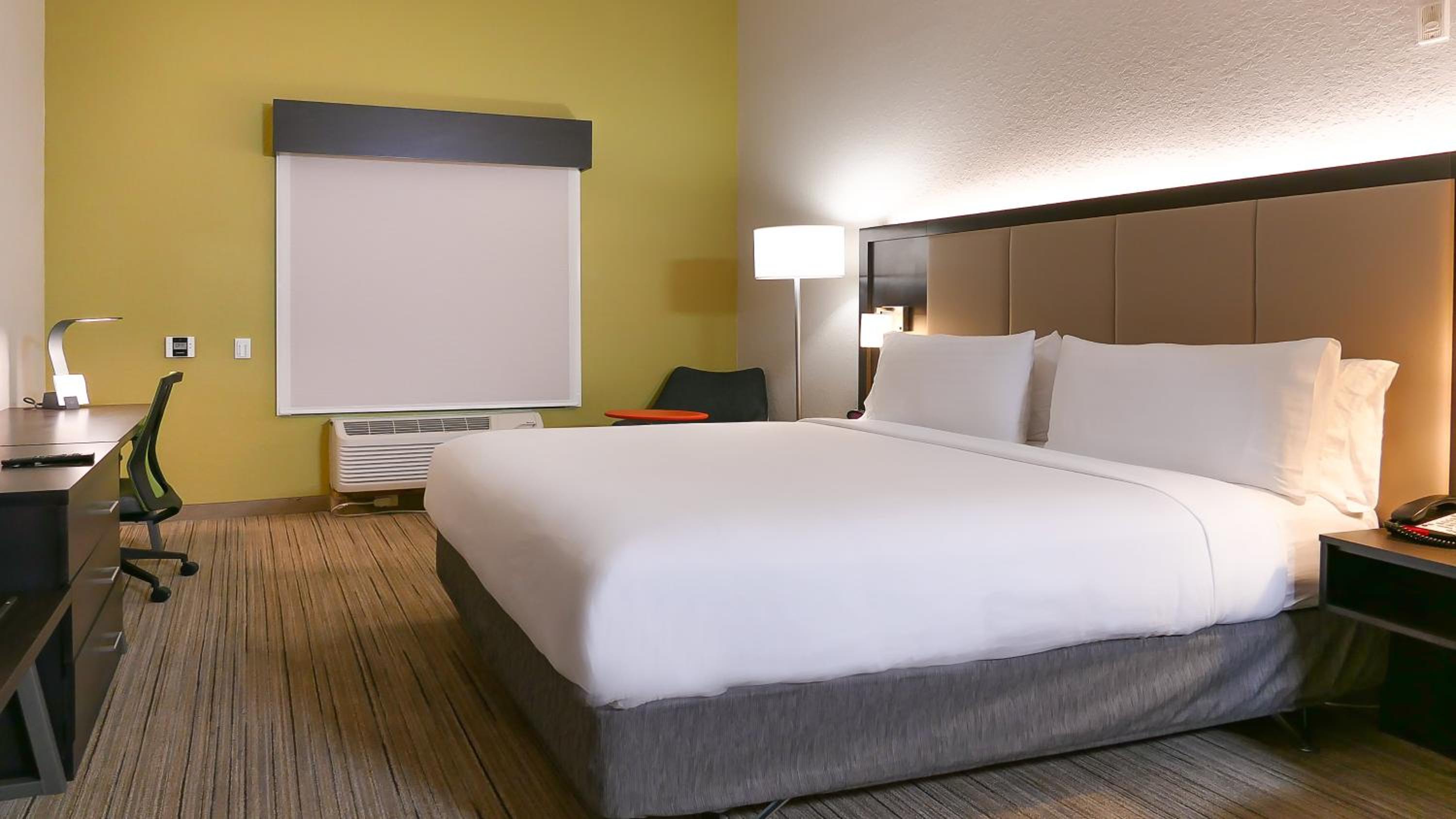 Standard King Room - Photo 1