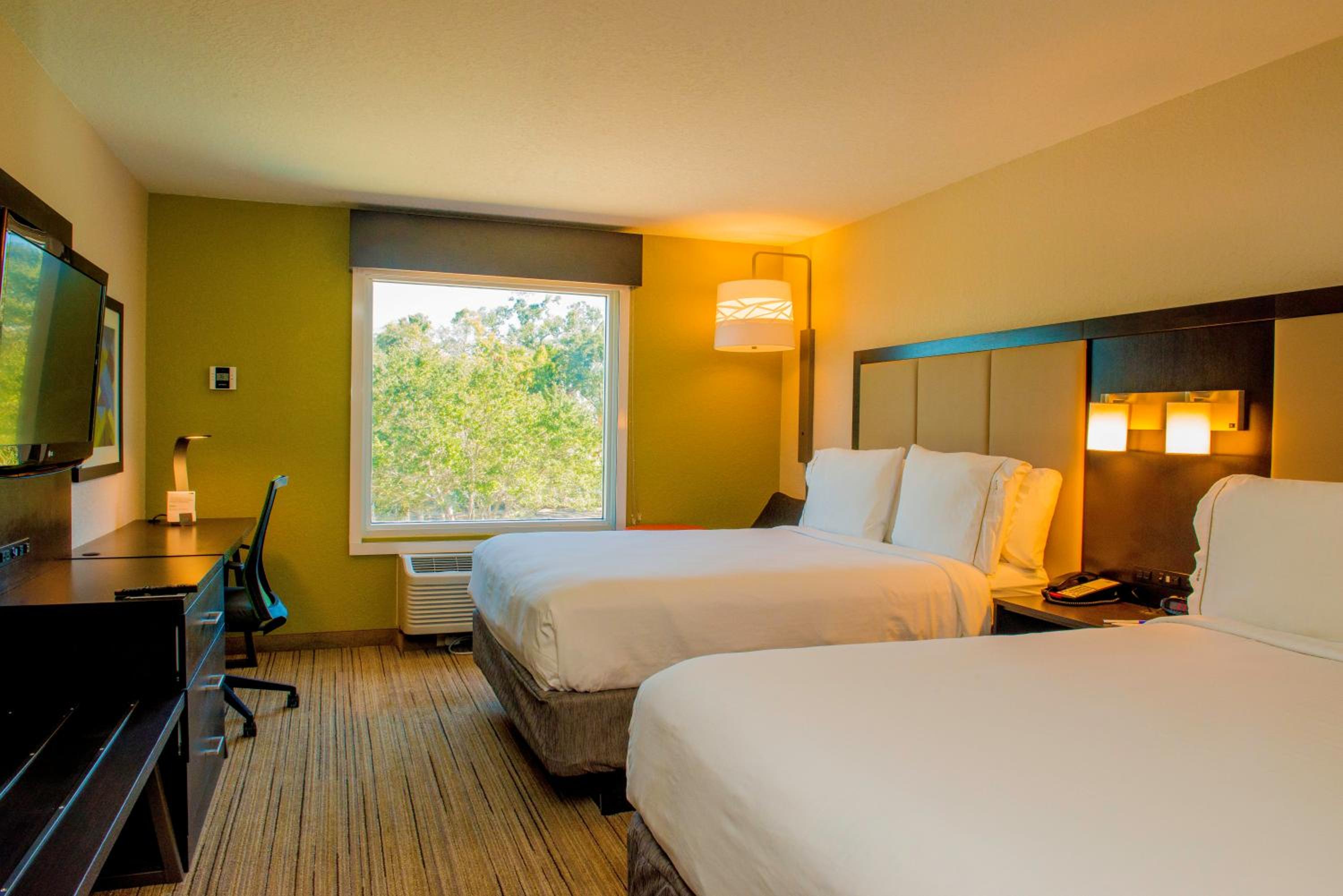 Standard Queen Room with Two Queen Beds - Photo 1