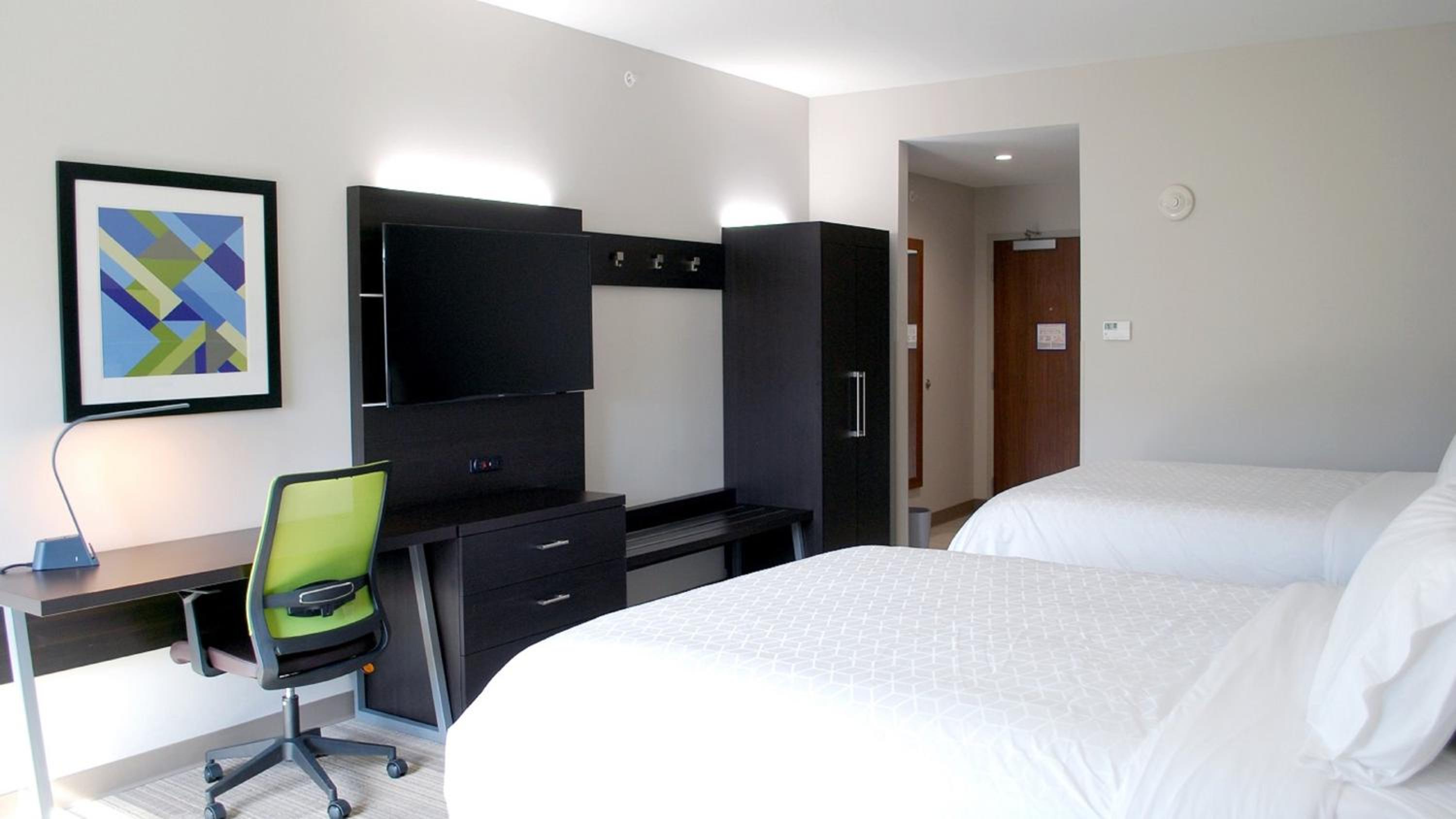 Standard Queen Room with Two Queen Beds - Communications Accessible photo 1