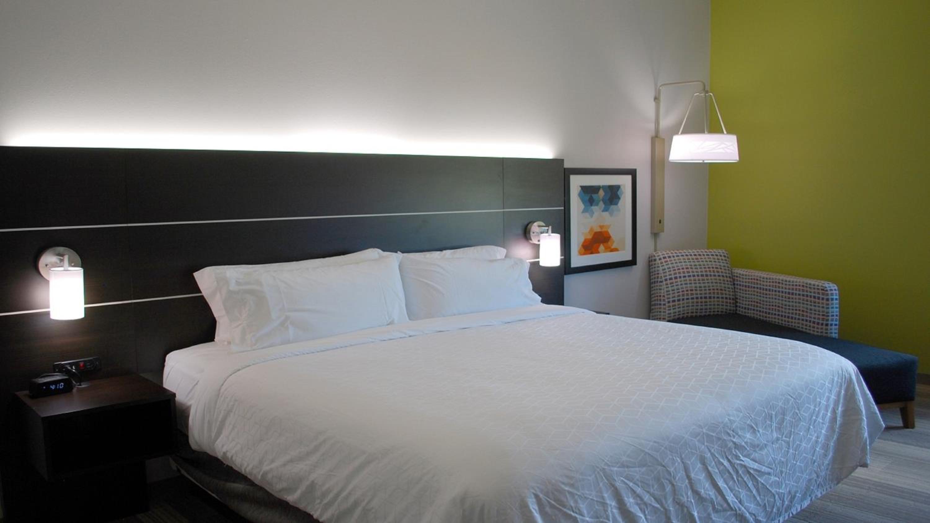 Standard King Room photo 1