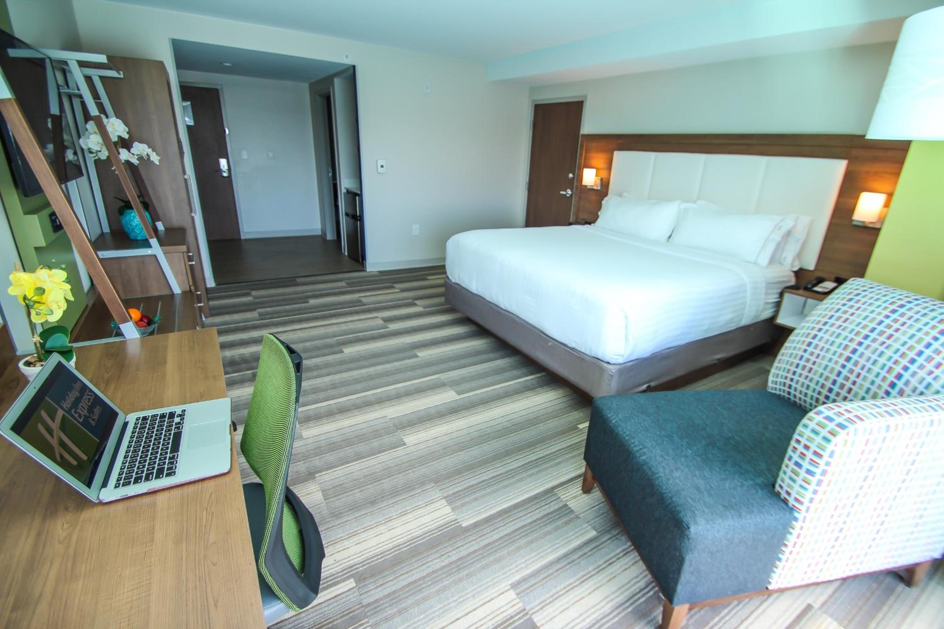Standard King Room photo 2