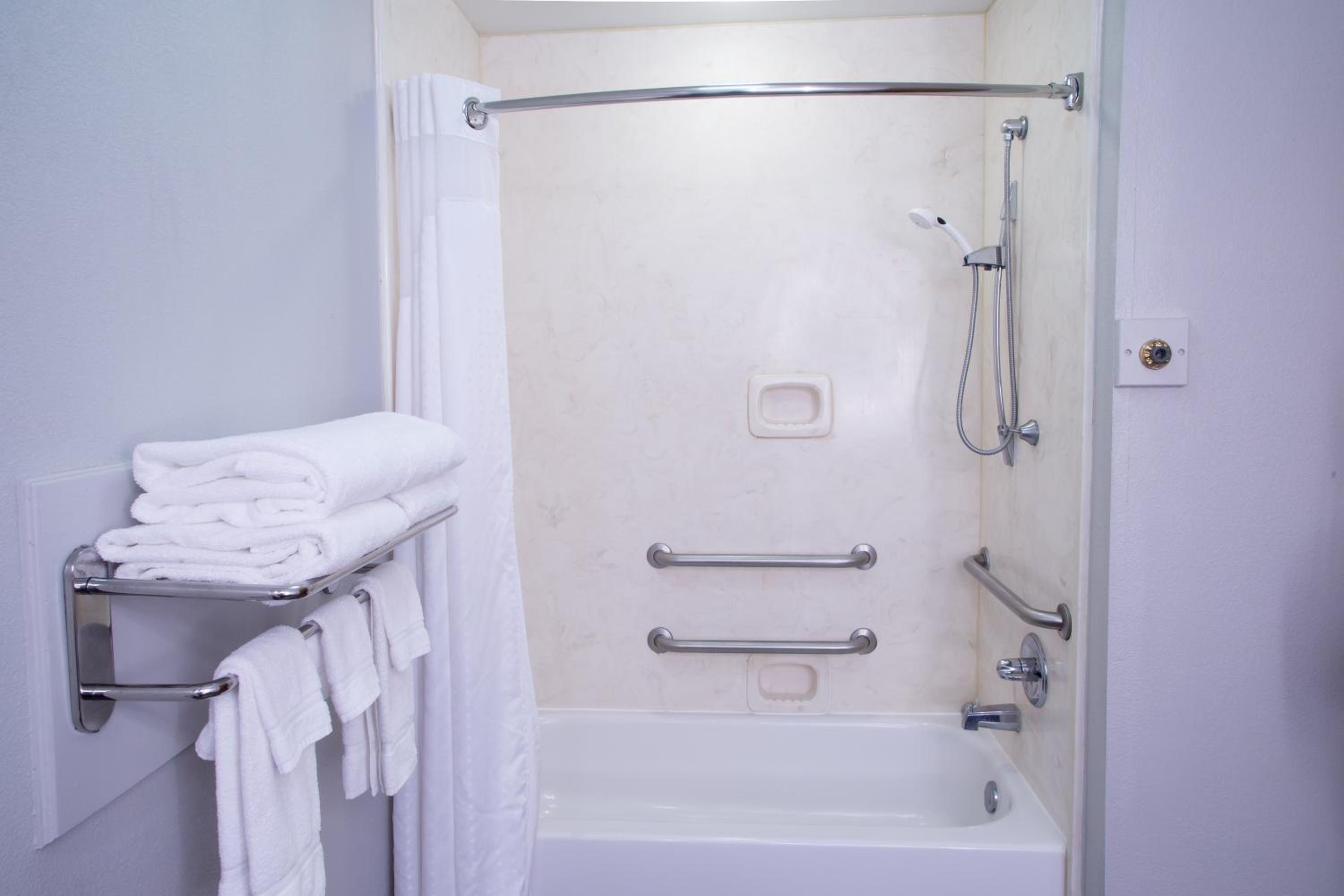 Standard King Room With Accessible Tub - Mobility Access - Photo 4