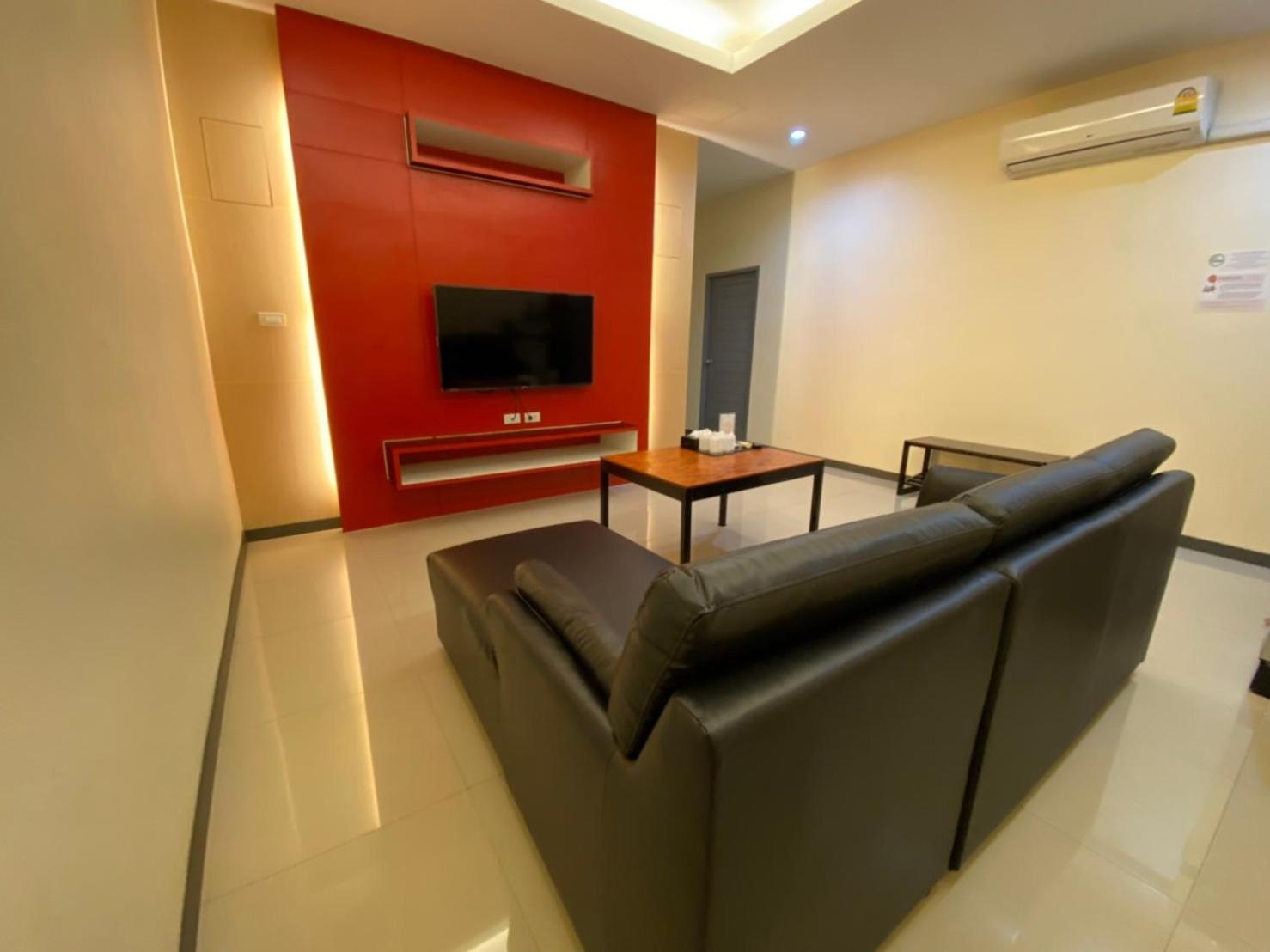 Two-Bedroom Suite - Photo 4
