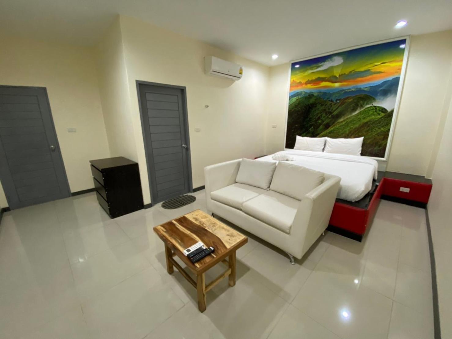 Two-Bedroom Suite - Photo 3