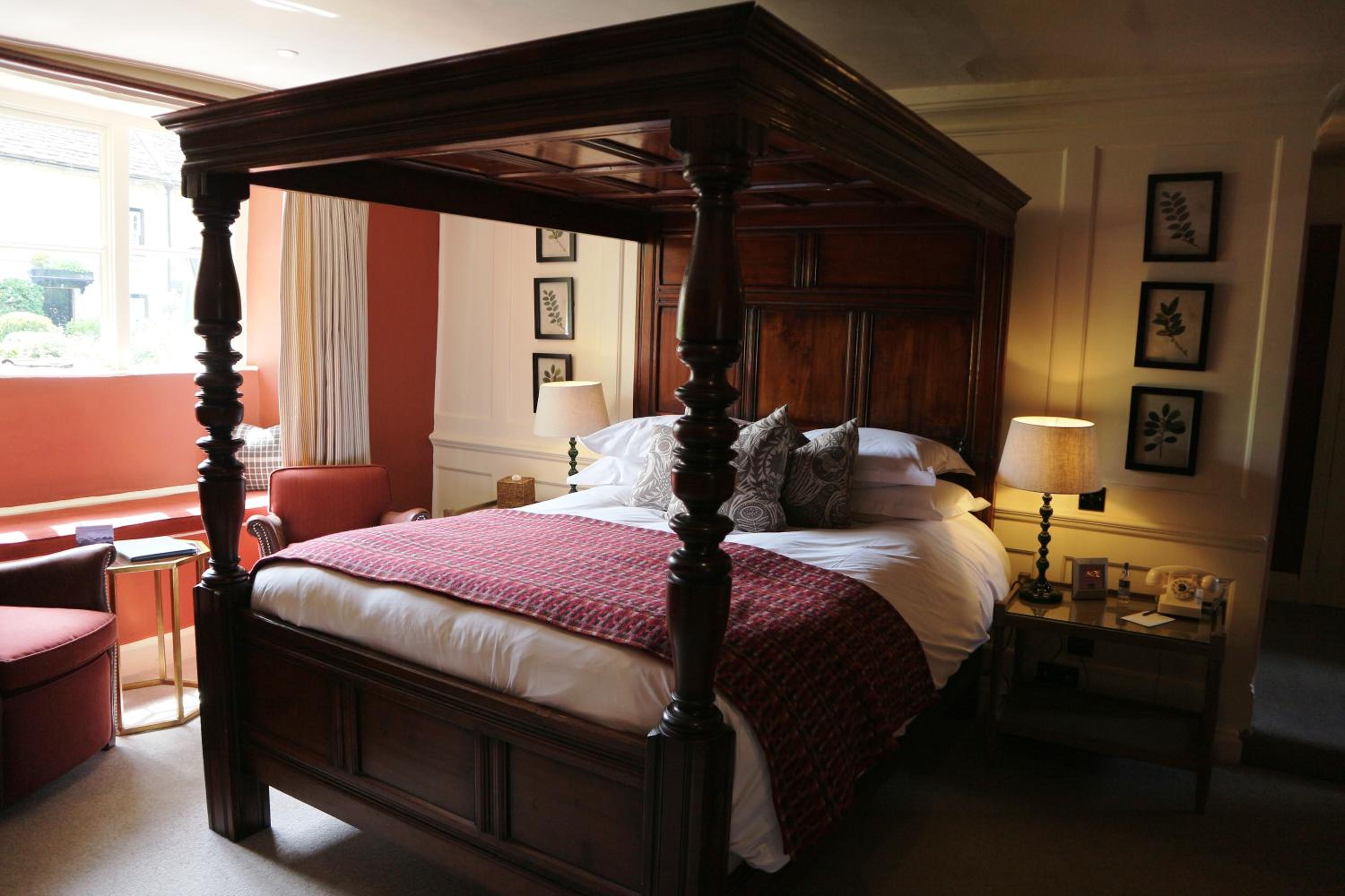 Double Room with Four Poster Bed photo 2