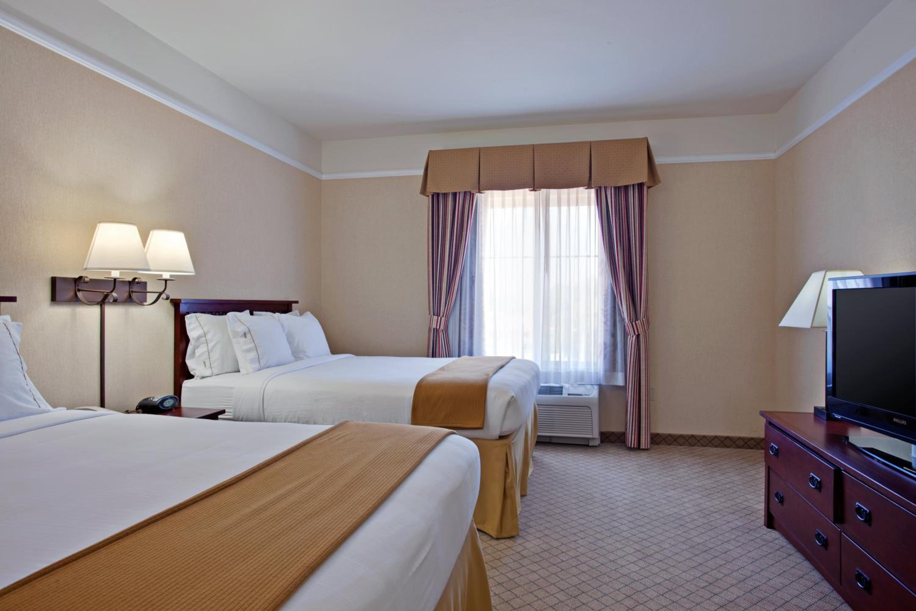 Executive Double Room with Two Double Beds - Photo 4