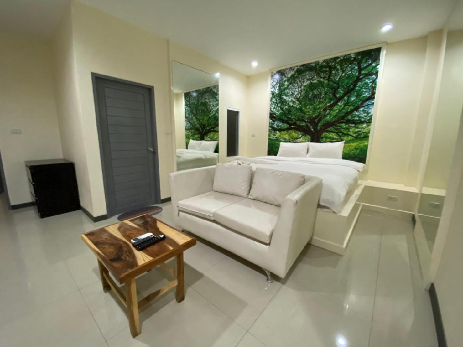 Three-Bedroom Suite - Photo 6