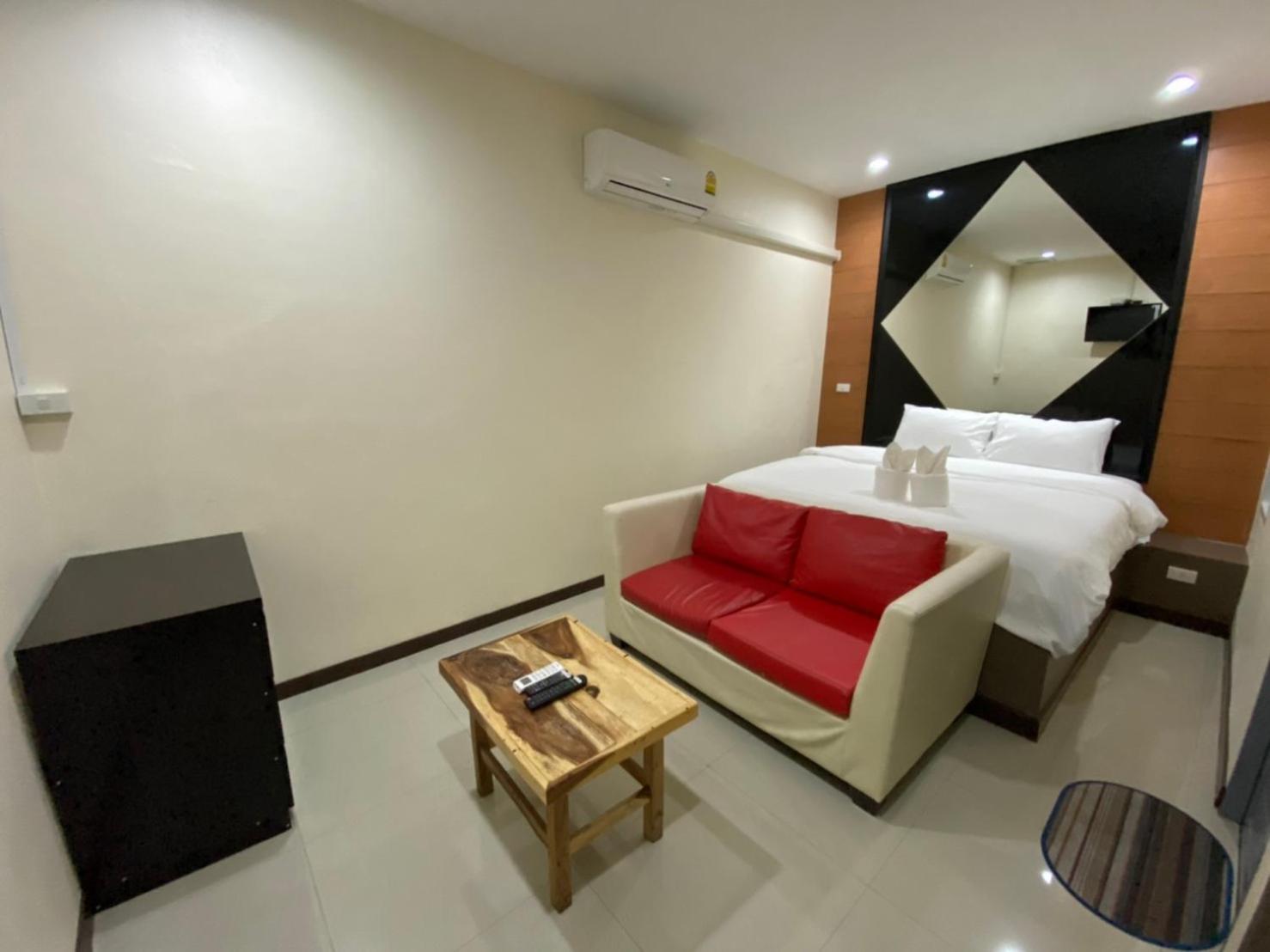 Three-Bedroom Suite - Photo 5