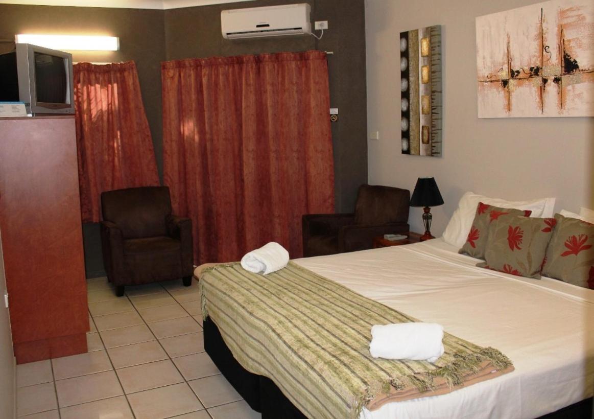 Colonial Queen Suite - Photo 6