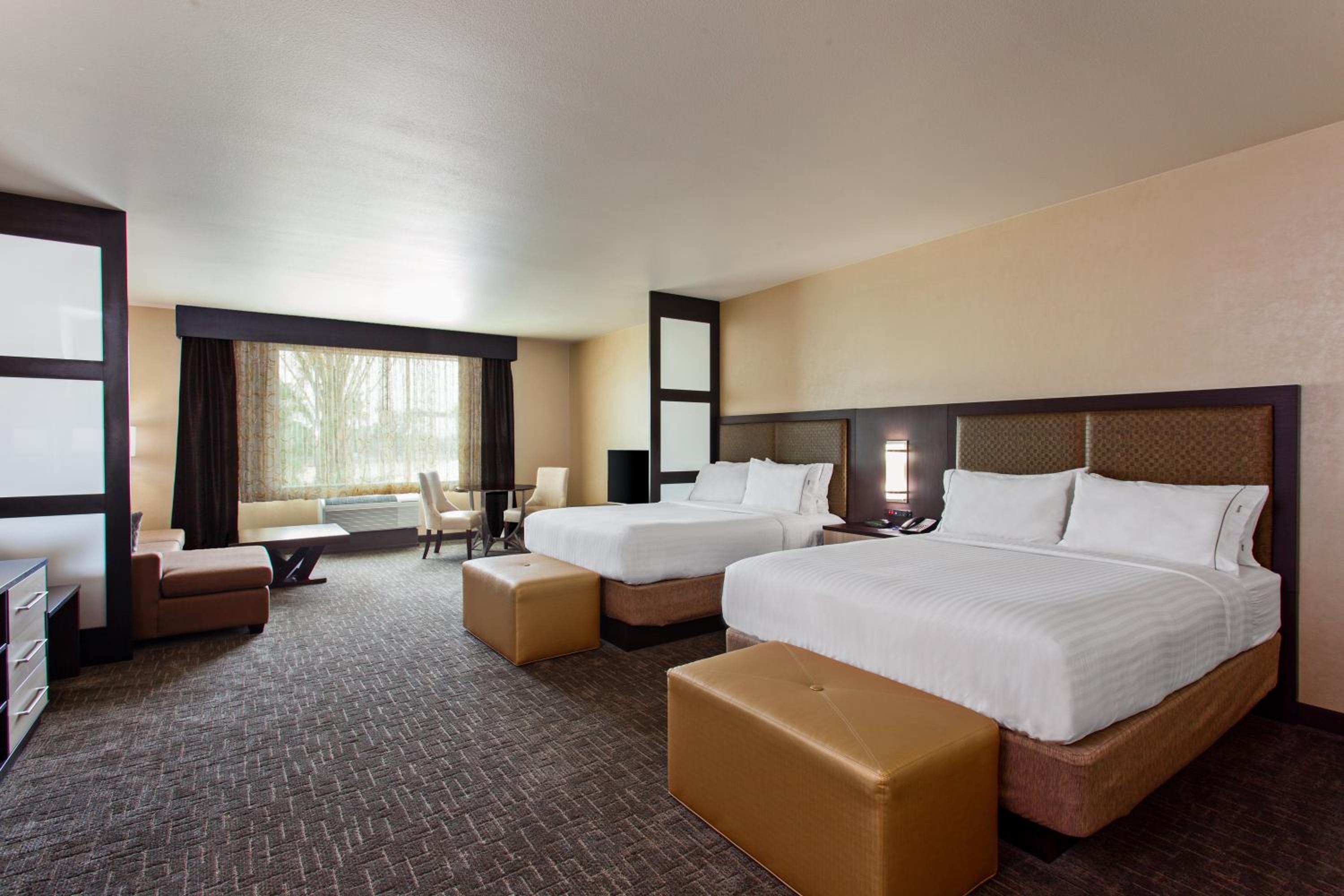 One-Bedroom Twin Suite photo 2