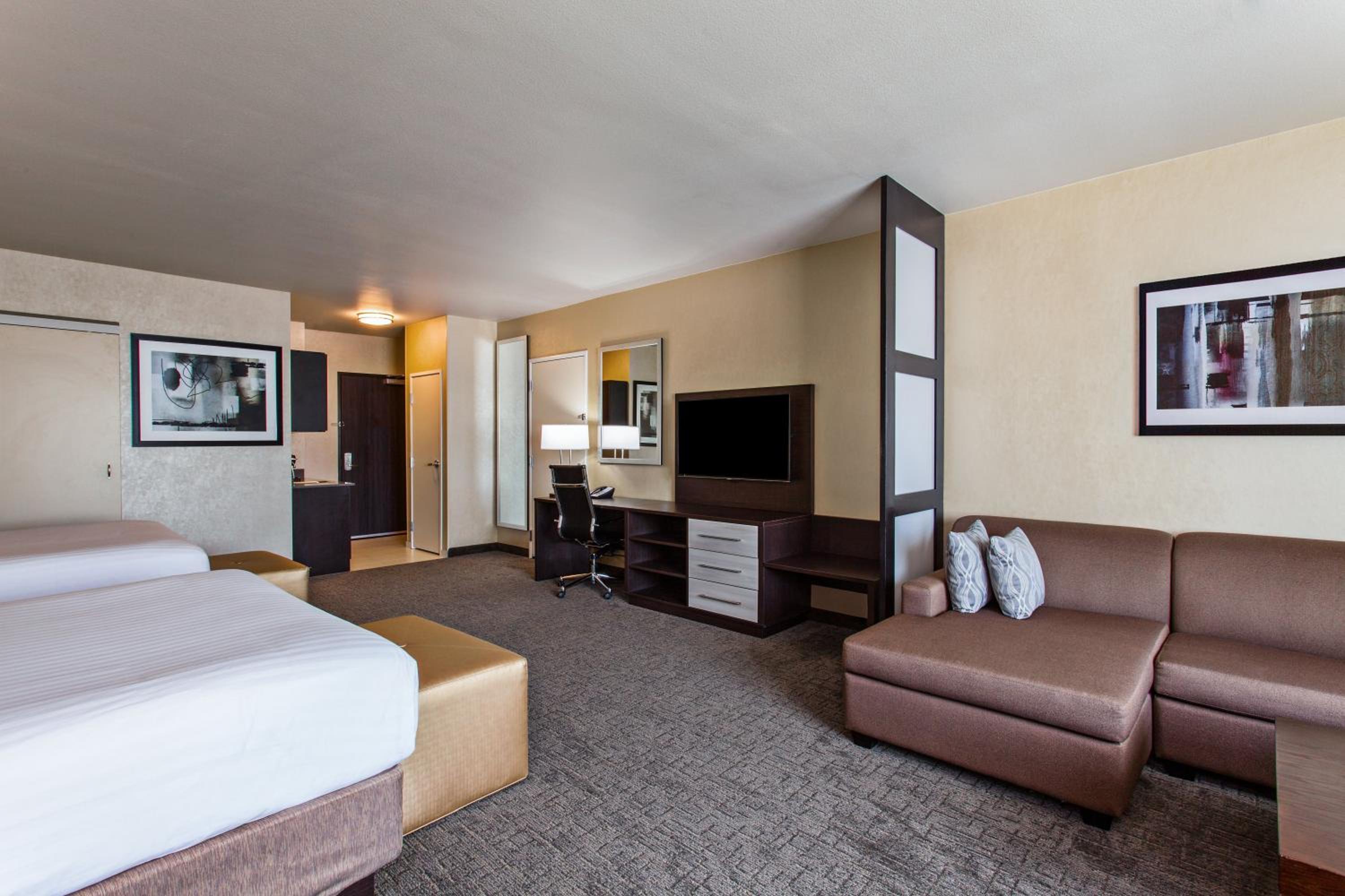One-Bedroom Twin Suite photo 3