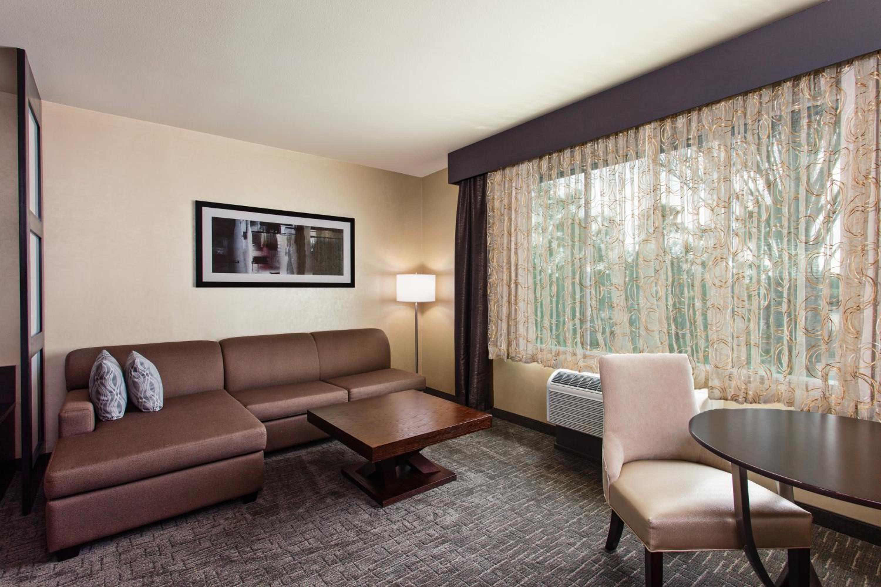 One-Bedroom Twin Suite photo 1