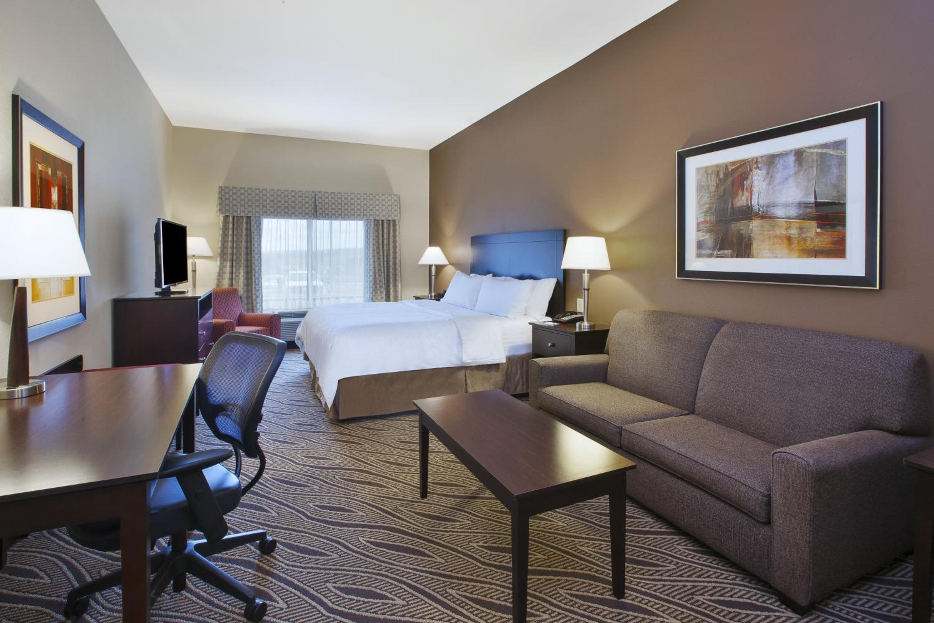 King Room with Roll-In Shower - Disability Access