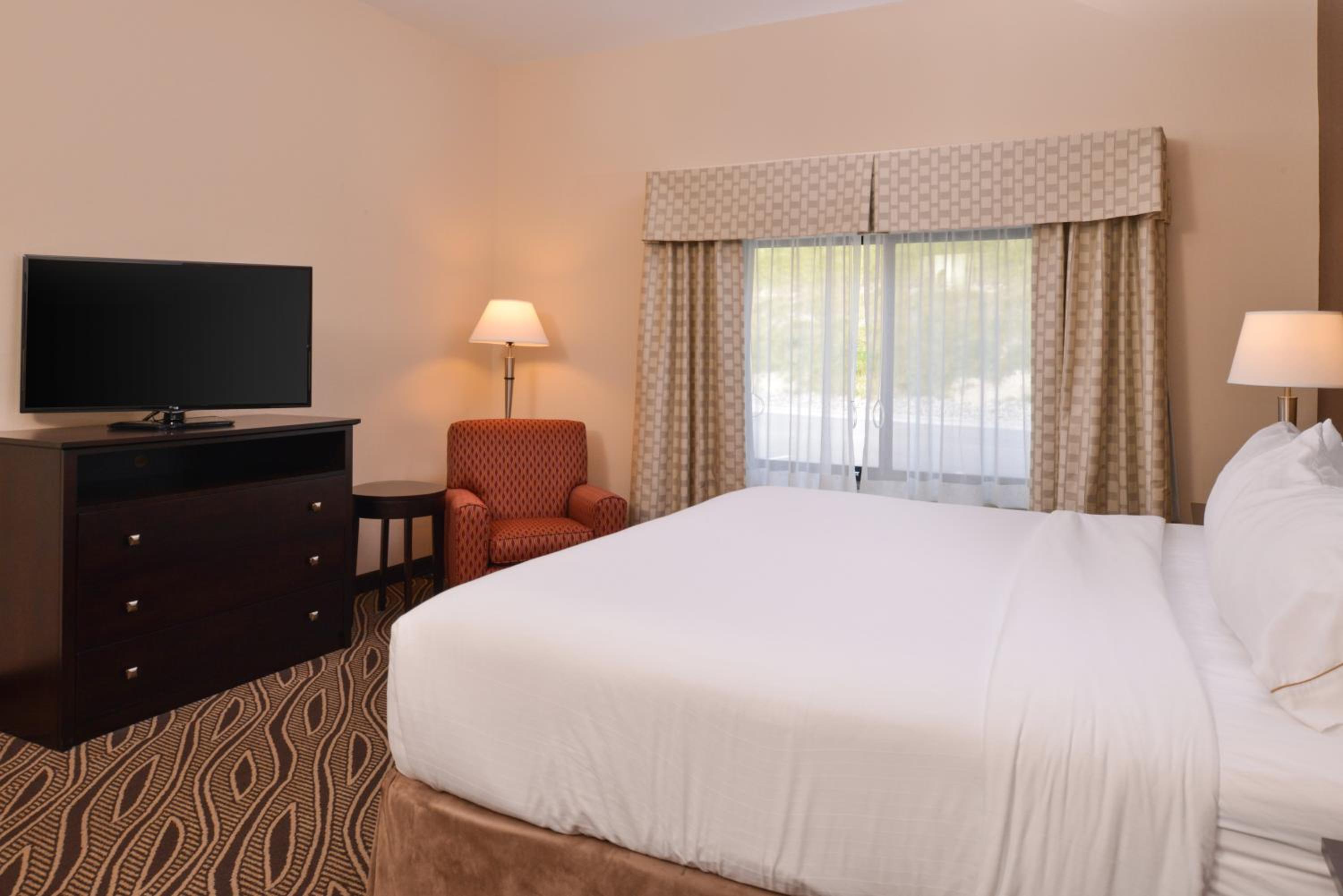 King Room with Roll-In Shower - Disability Access